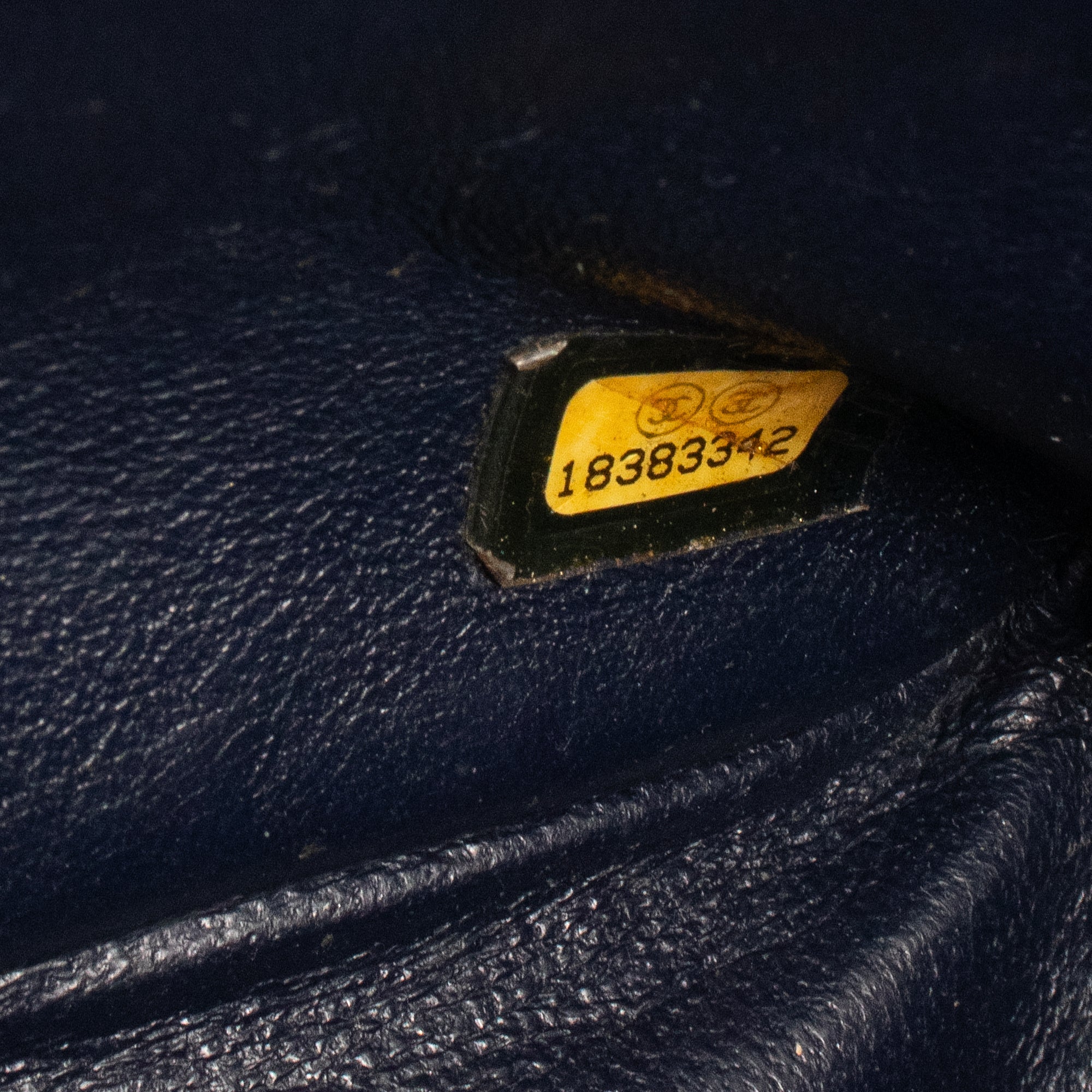 CHANEL - Sac à main Classique/Timeless Jumbo Chanel en cuir caviar bleu marine