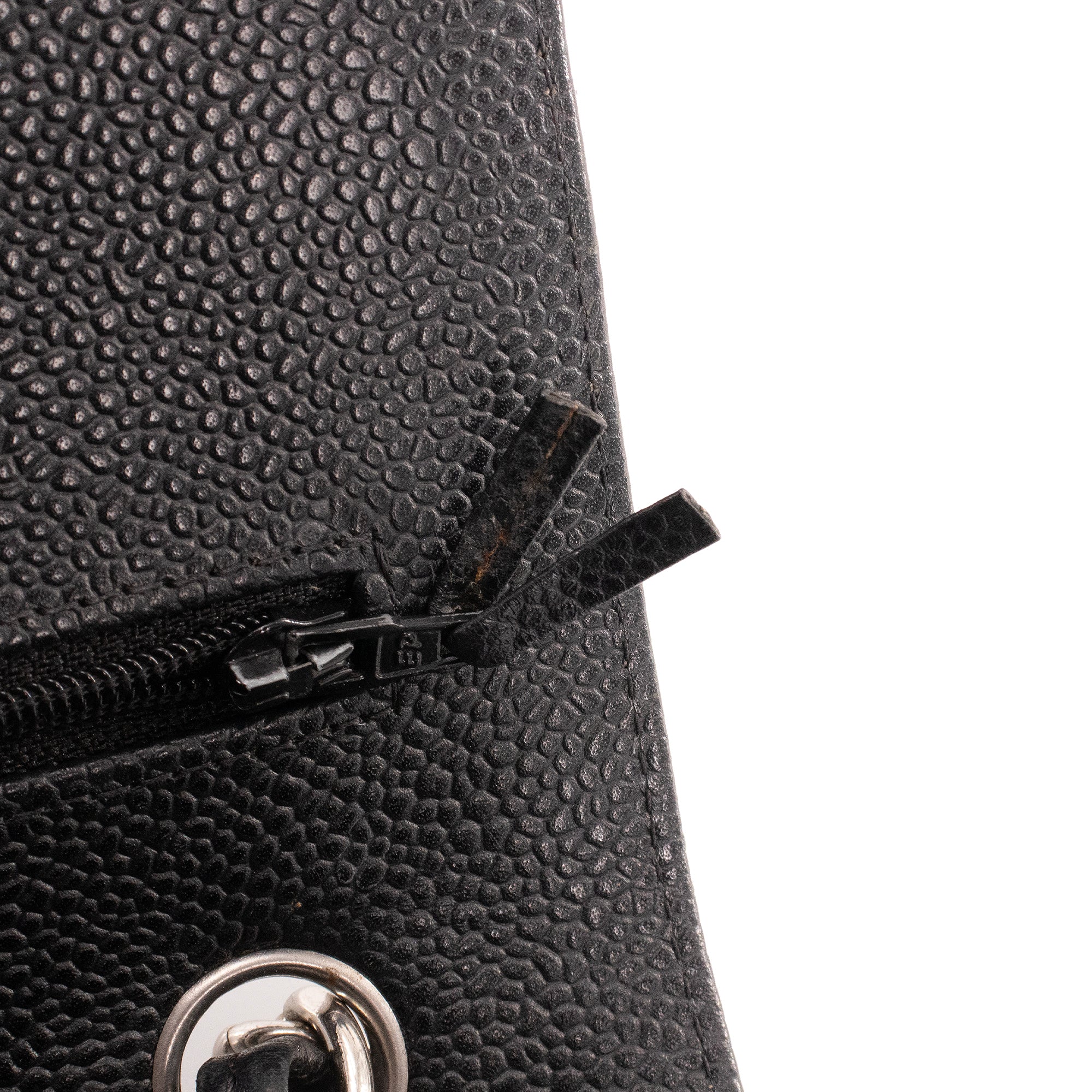 CHANEL - Sac à main Classique/Timeless Jumbo Chanel en cuir caviar noir