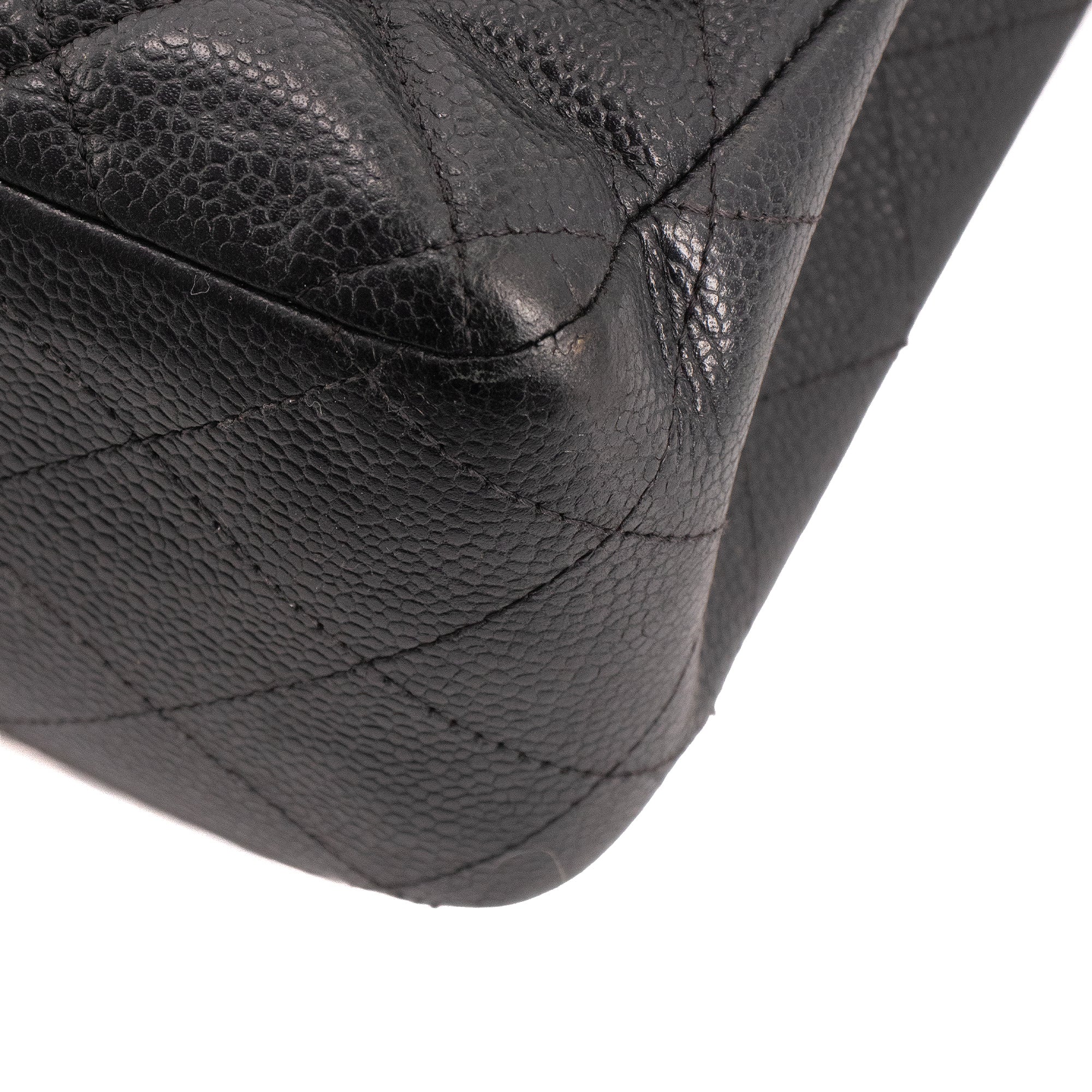 CHANEL - Sac à main Classique/Timeless Jumbo Chanel en cuir caviar noir