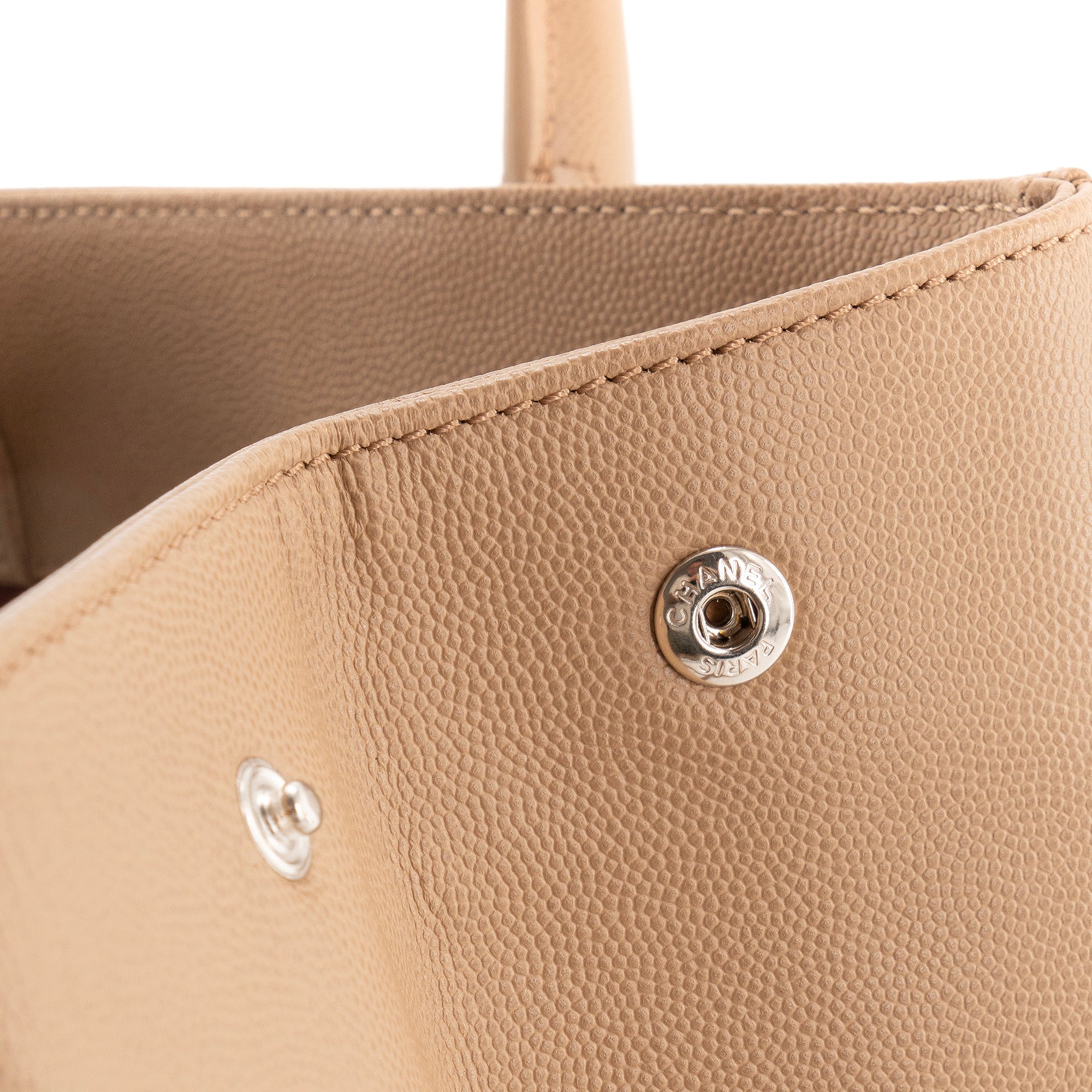 CHANEL - Sac cabas Exécutive Chanel en cuir grainé beige