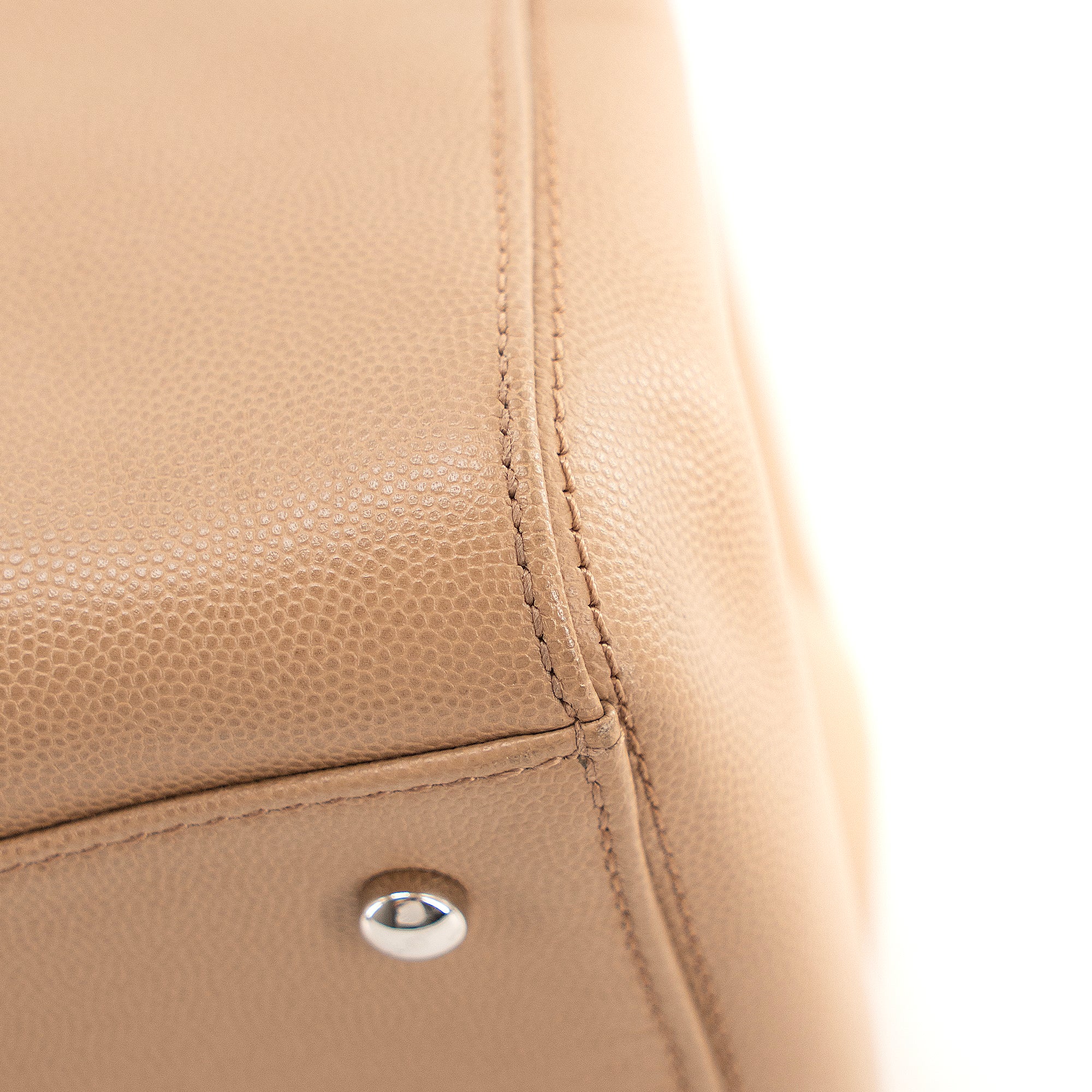 CHANEL - Sac cabas Exécutive Chanel en cuir grainé beige