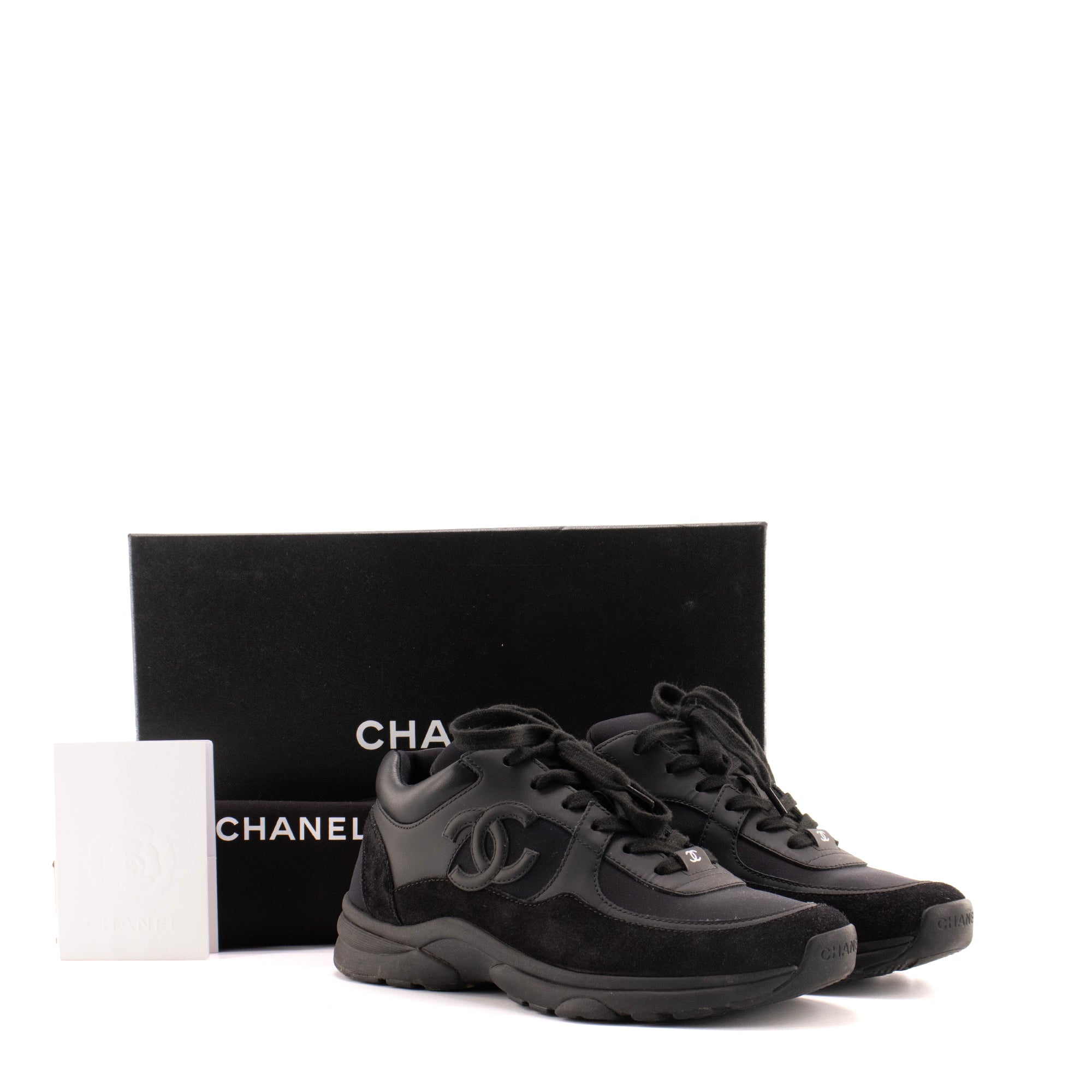 CHANEL - Sneakers CC Chanel en cuir et daim noir (T37,5)