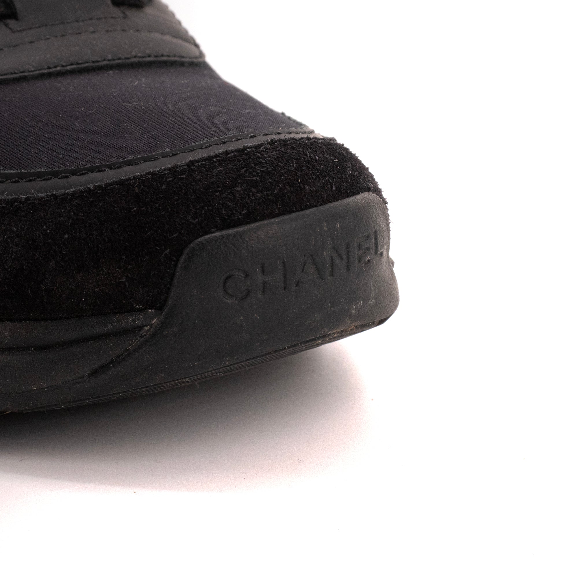 CHANEL - Sneakers CC Chanel en cuir et daim noir (T37,5)
