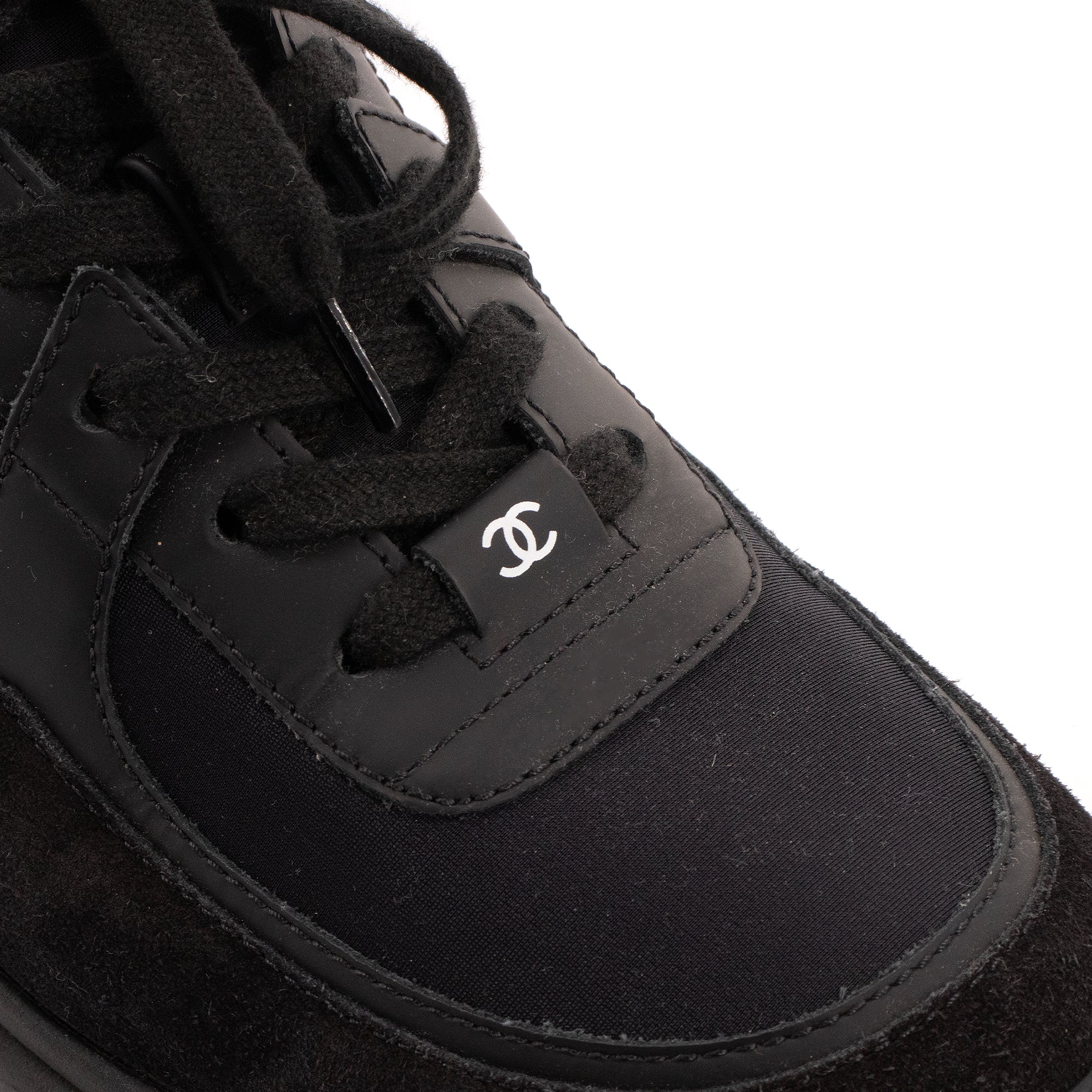 CHANEL - Sneakers CC Chanel en cuir et daim noir (T37,5)