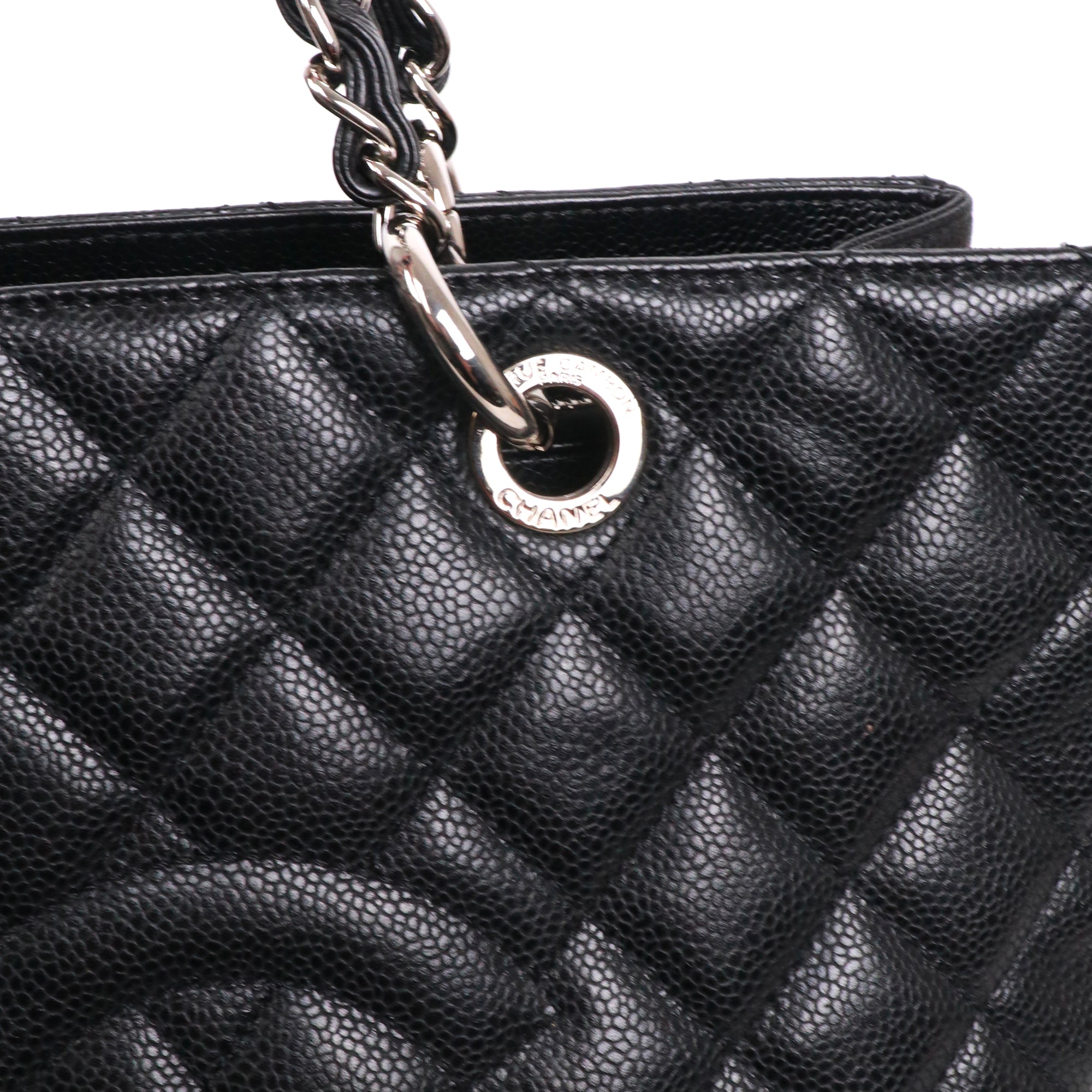 CHANEL - Sac cabas Shopping GST Chanel en cuir grainé noir