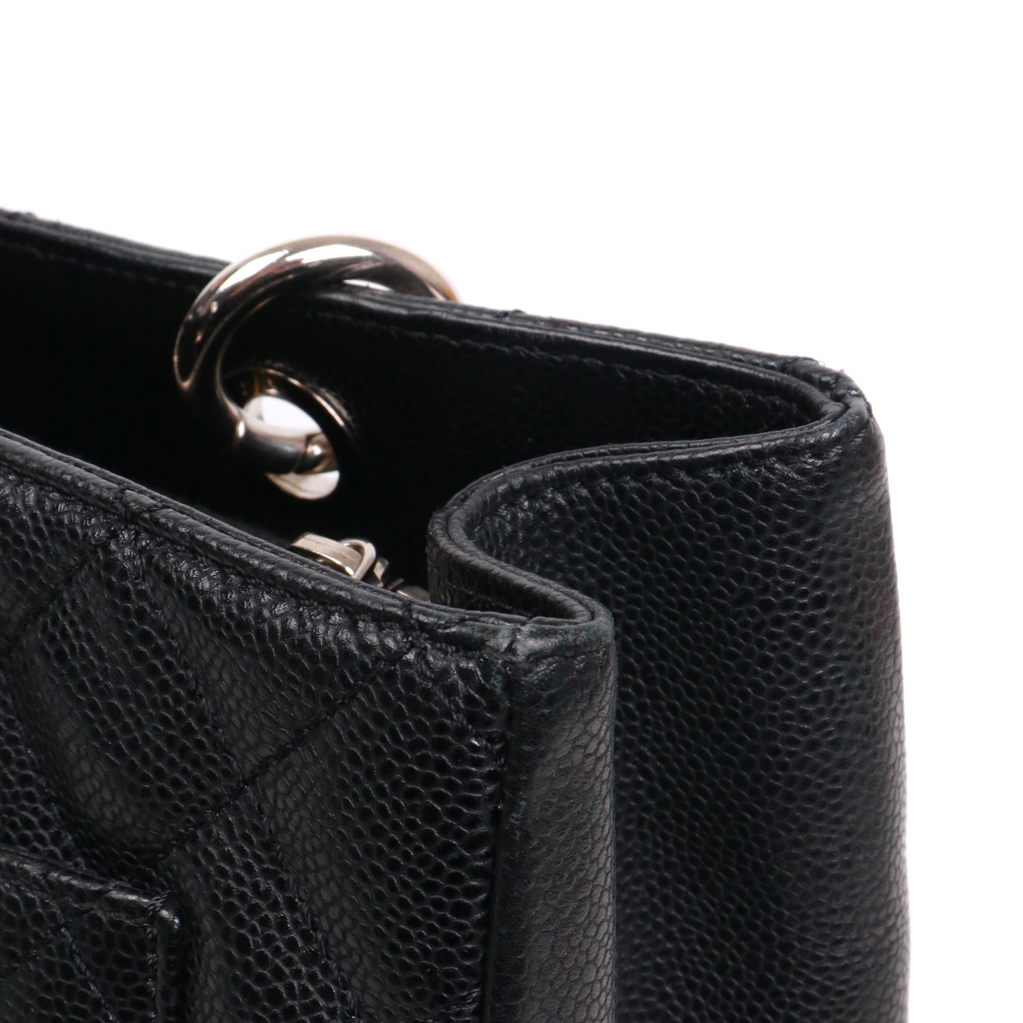 CHANEL - Sac cabas Shopping GST Chanel en cuir grainé noir