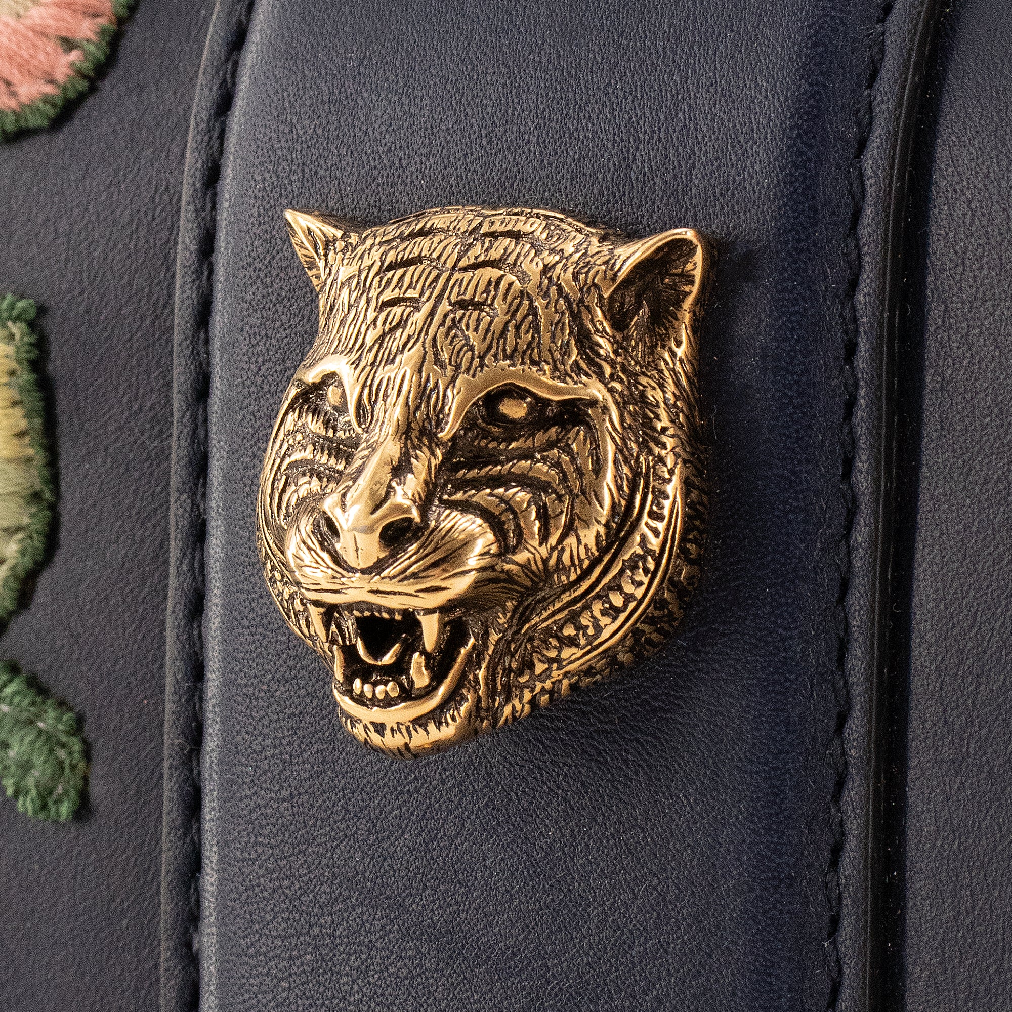 GUCCI - Sac à épaule Cat Lock Gucci en cuir orné de broderies