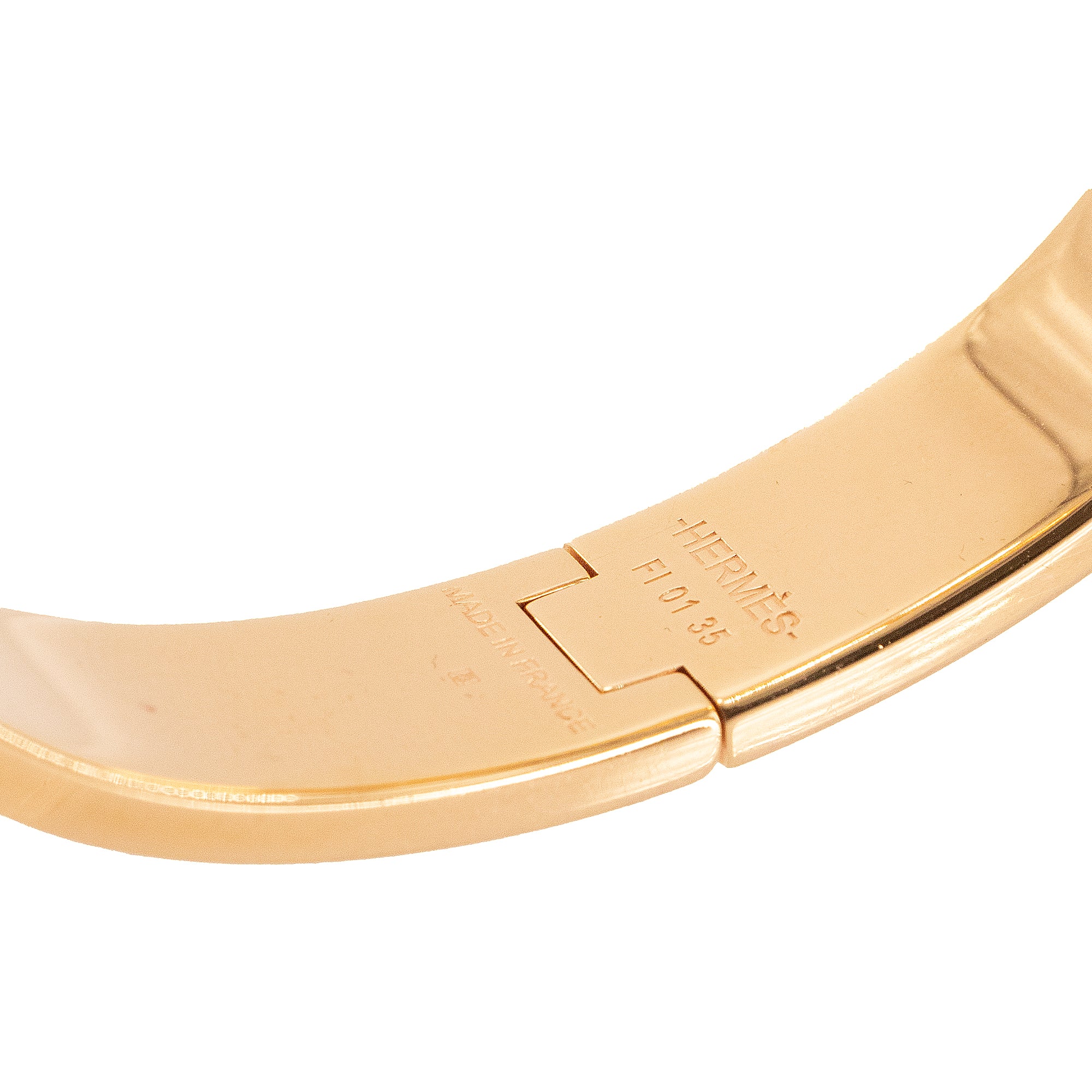 HERMÈS - Bracelet Clic H Hermès en métal doré et émail rose (GM)