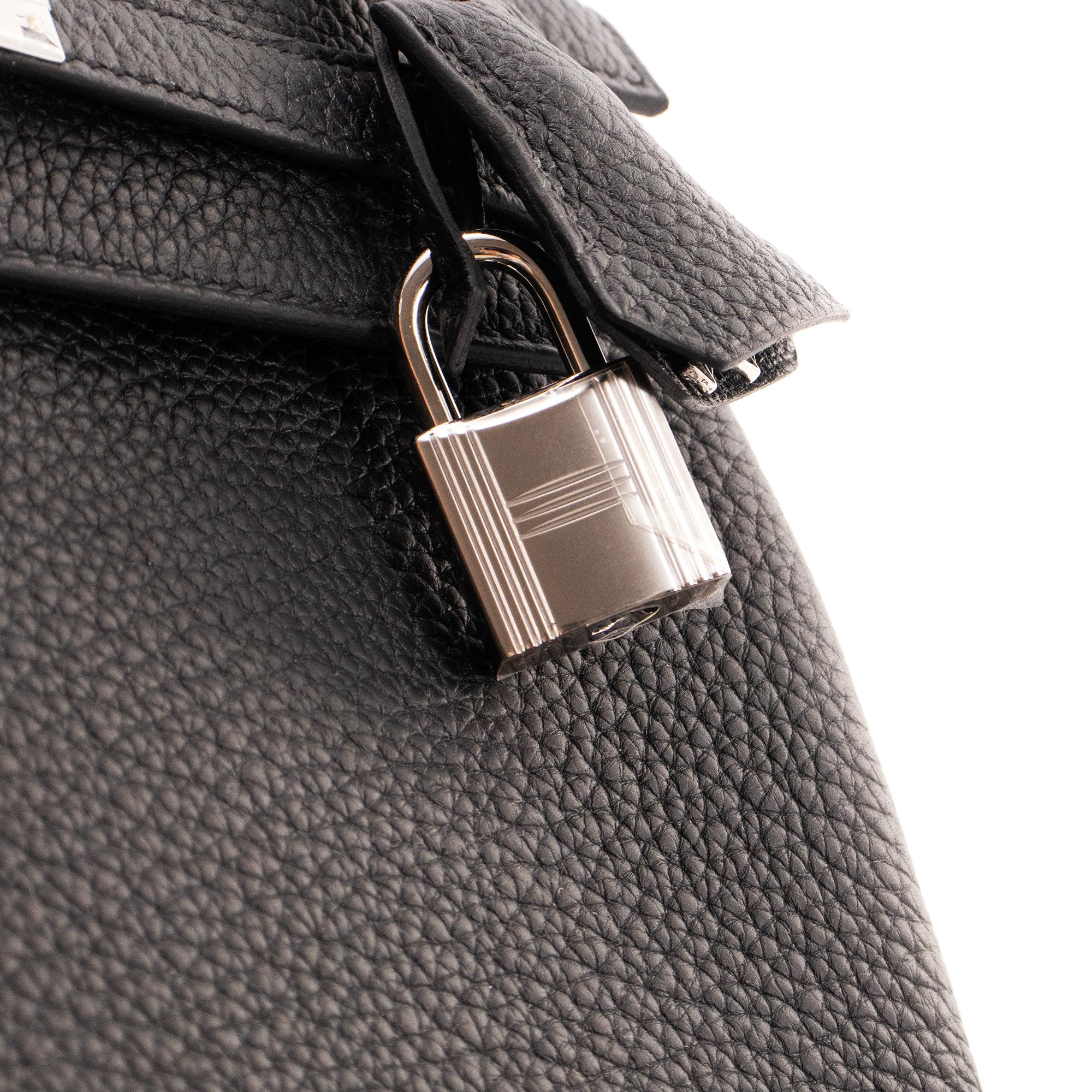 HERMÈS - Sac à main Kelly 25 Hermès en cuir togo noir