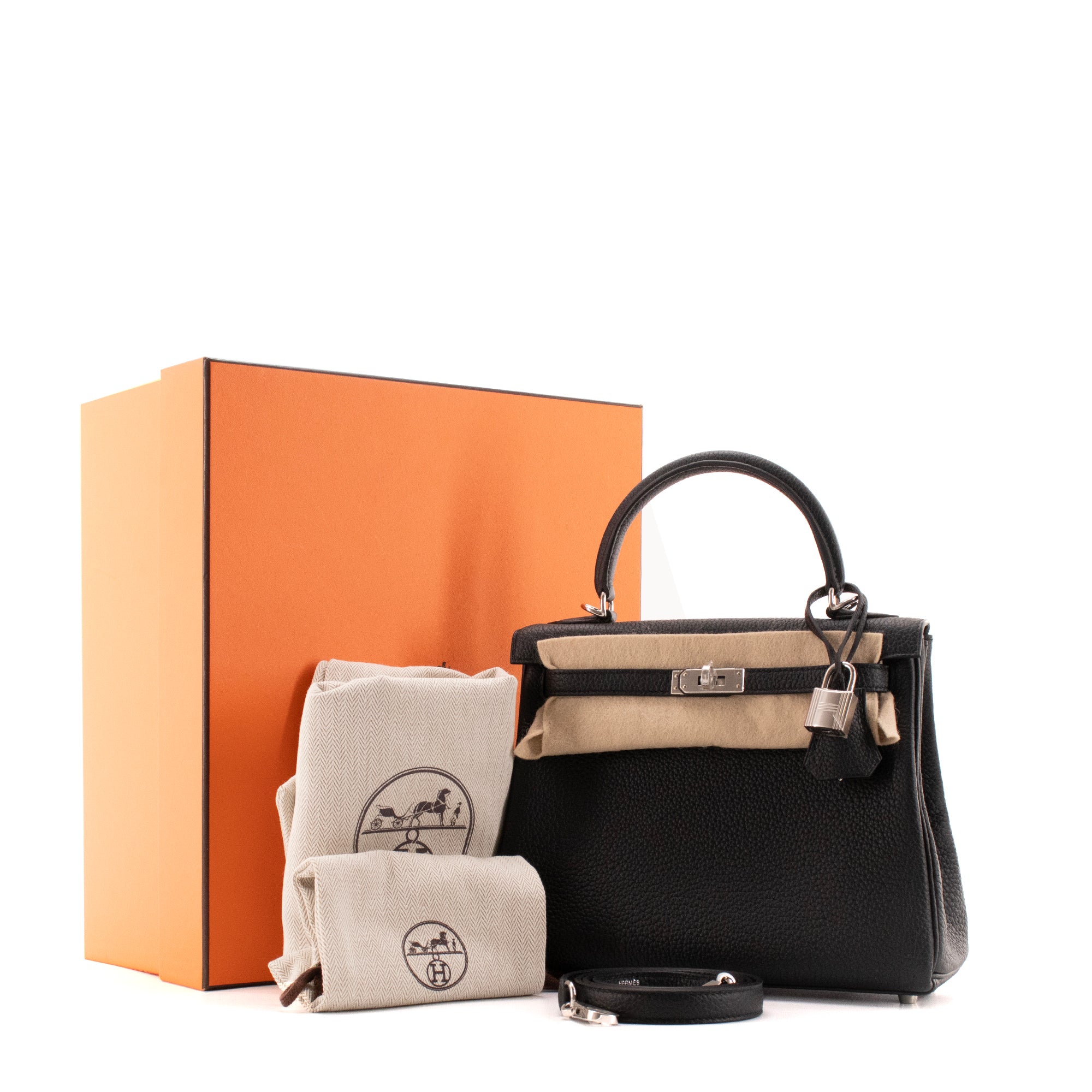 HERMÈS - Sac à main Kelly 25 Hermès en cuir togo noir