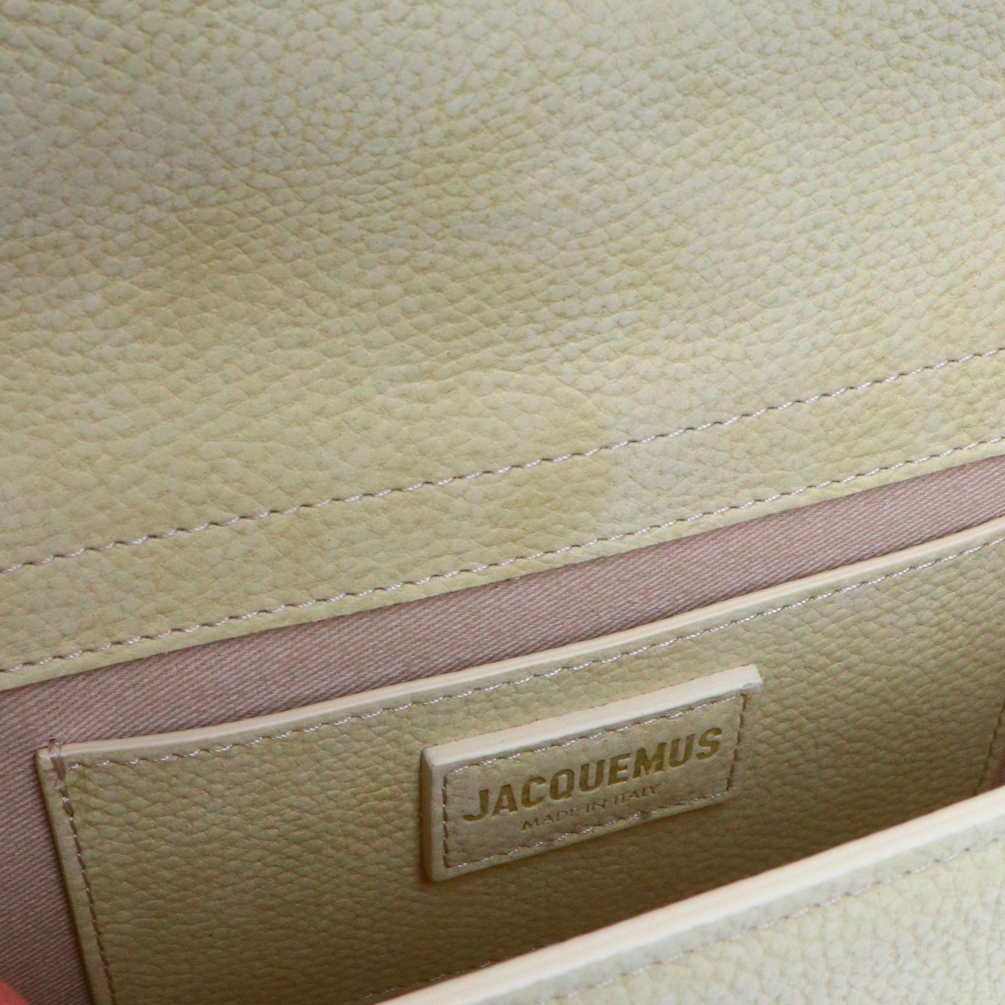 JACQUEMUS - Sac à bandoulière Le Grand Bambino Jacquemus en cuir grainé jaune pastel