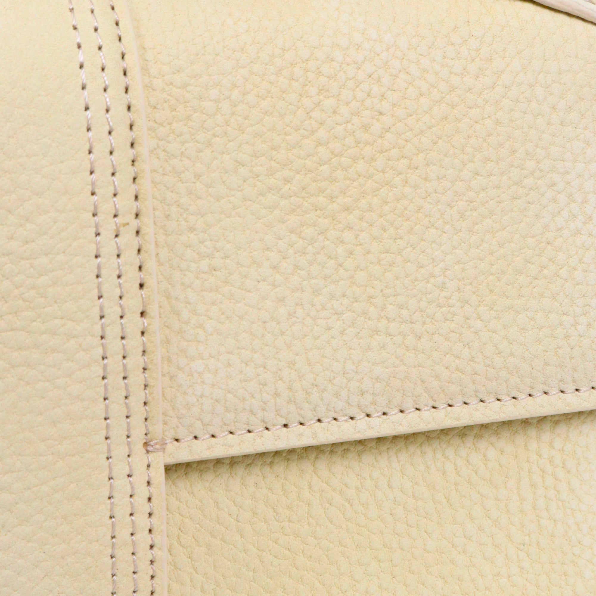 JACQUEMUS - Sac à bandoulière Le Grand Bambino Jacquemus en cuir grainé jaune pastel