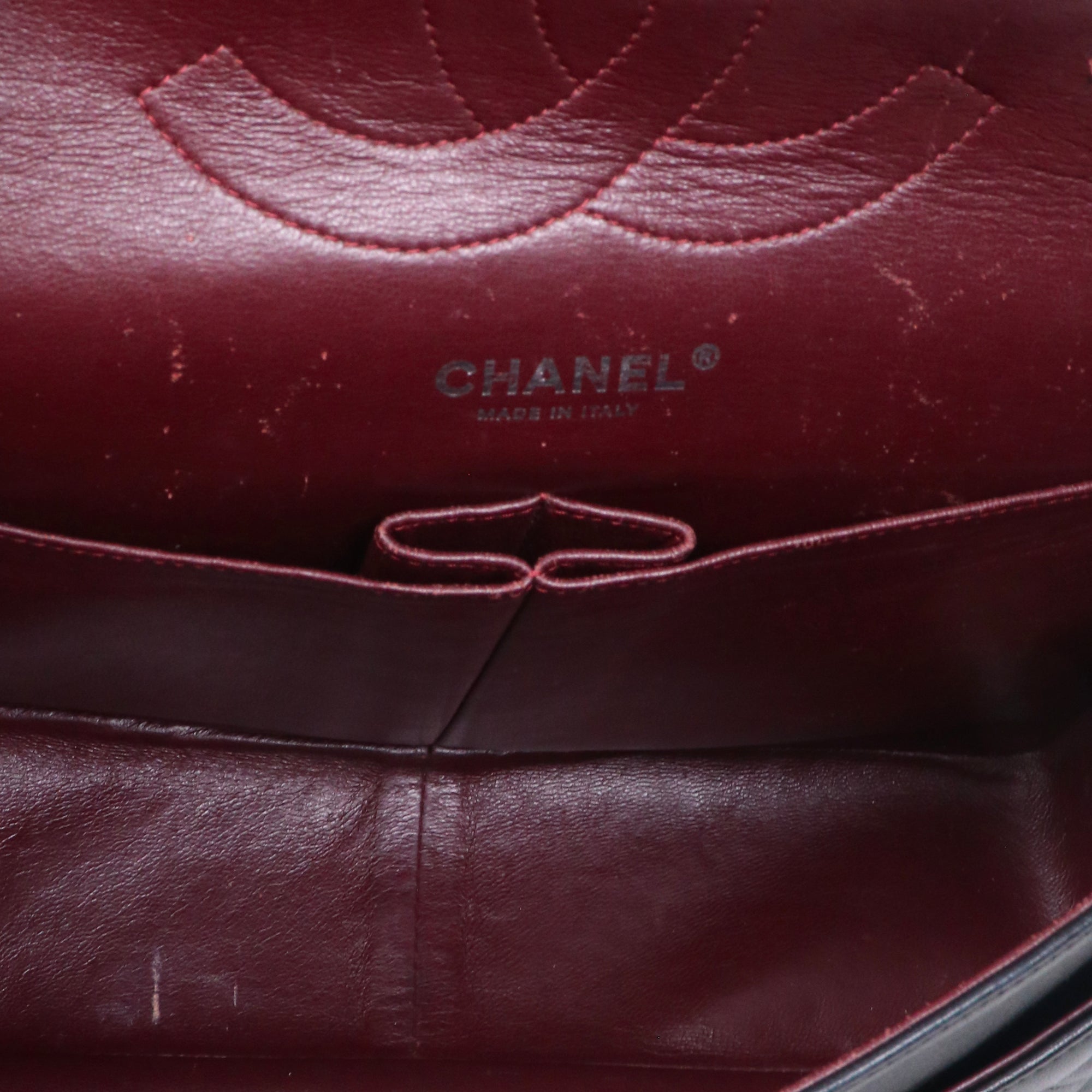 CHANEL - Sac à bandoulière Classique/Timeless Jumbo double flap en cuir lisse noir