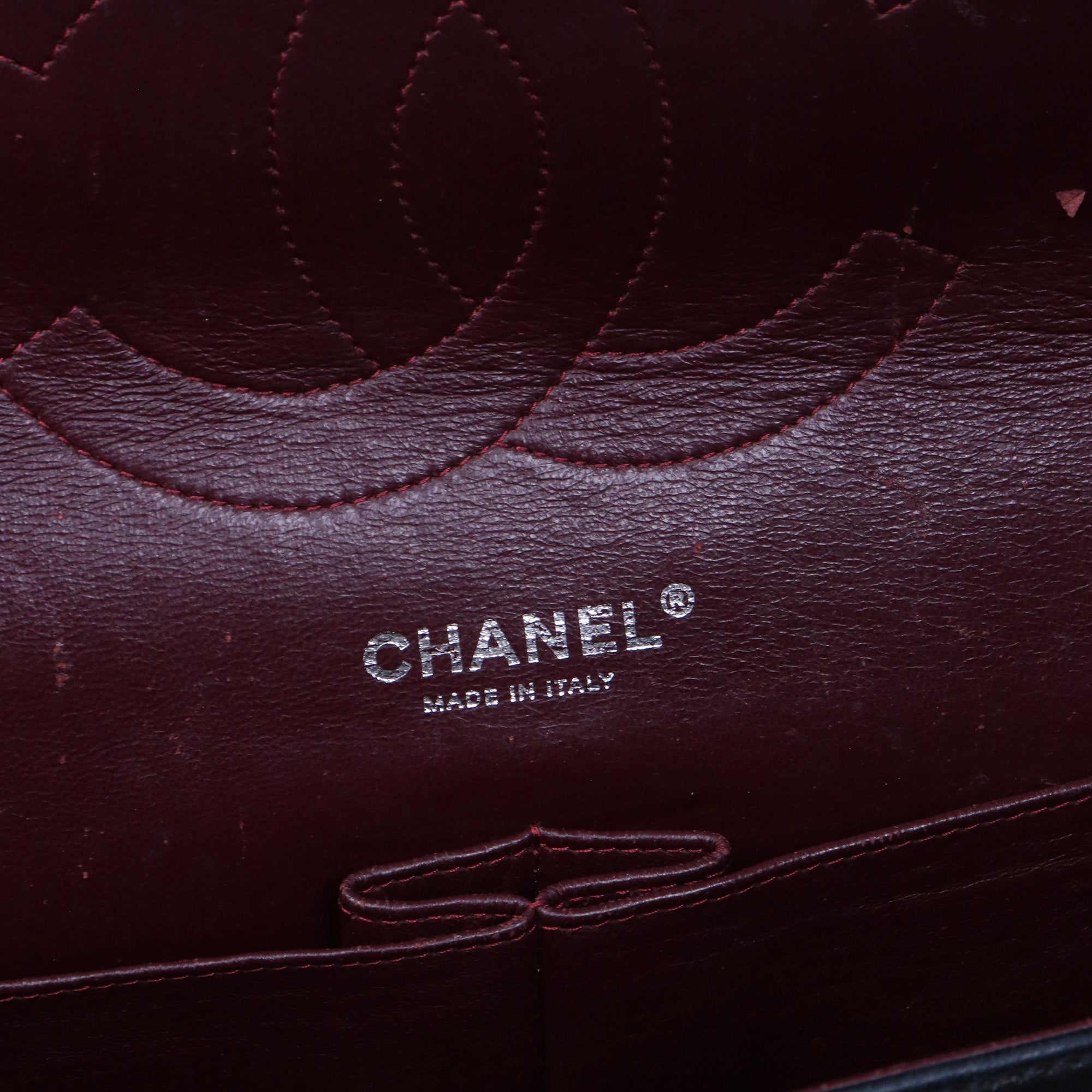 CHANEL - Sac à bandoulière Classique/Timeless Jumbo double flap en cuir lisse noir