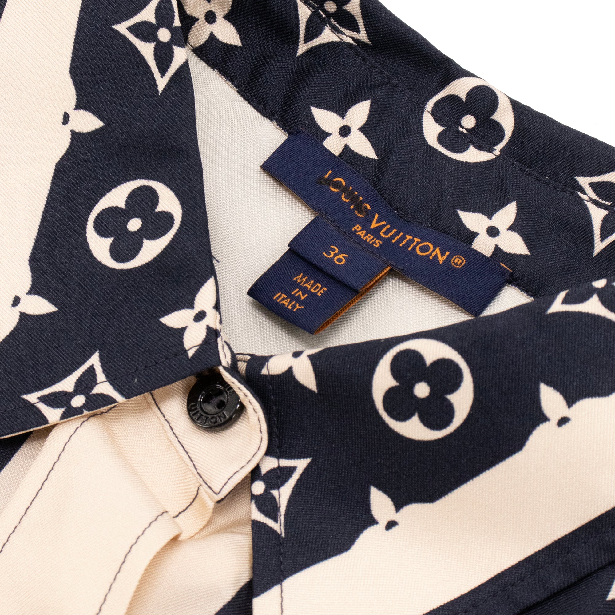 LOUIS VUITTON - Chemise de pyjama Monogram Louis Vuitton en soie bleu marine et blanche (T36)