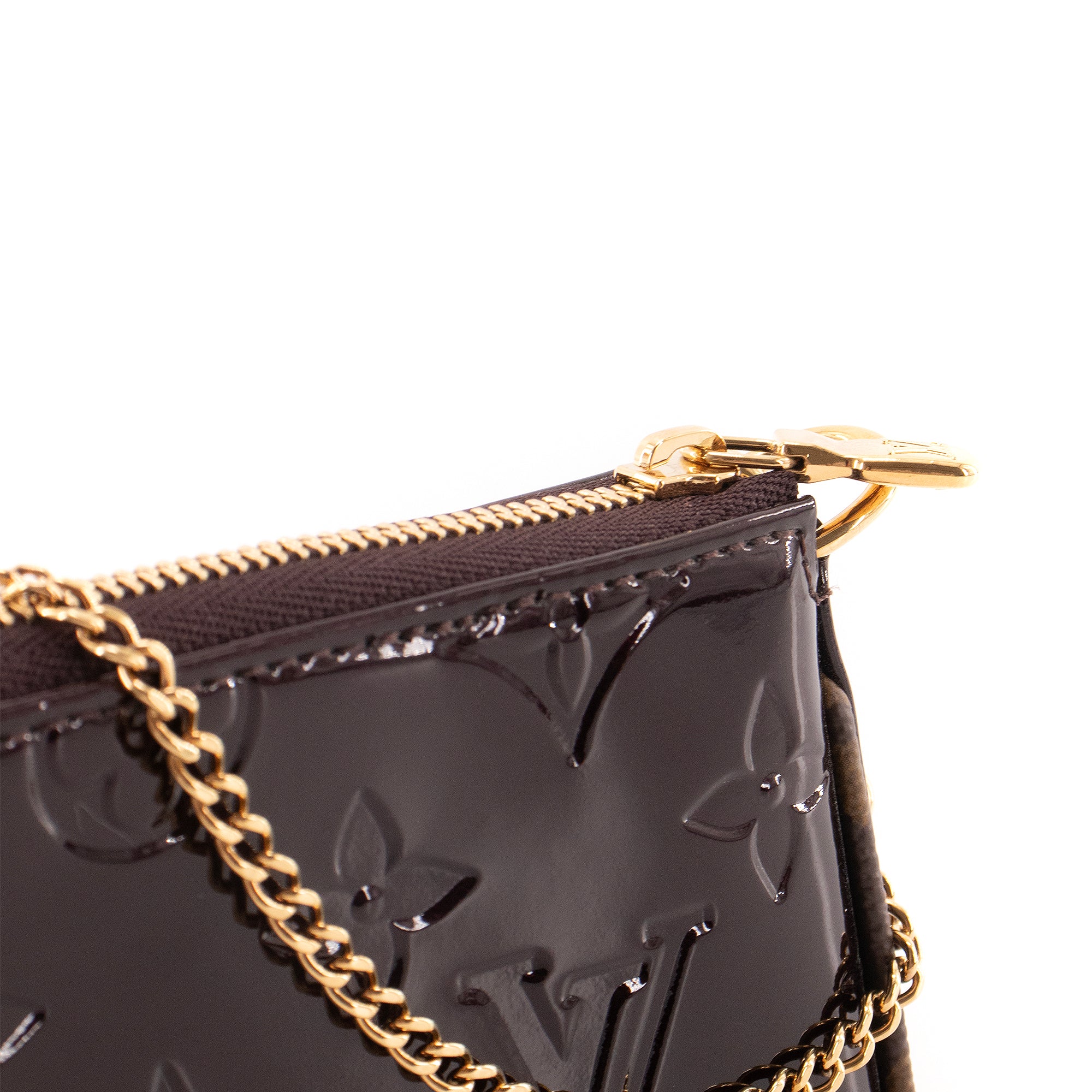 LOUIS VUITTON - Pochette Accessoire Mini Louis Vuitton en cuir verni bordeaux