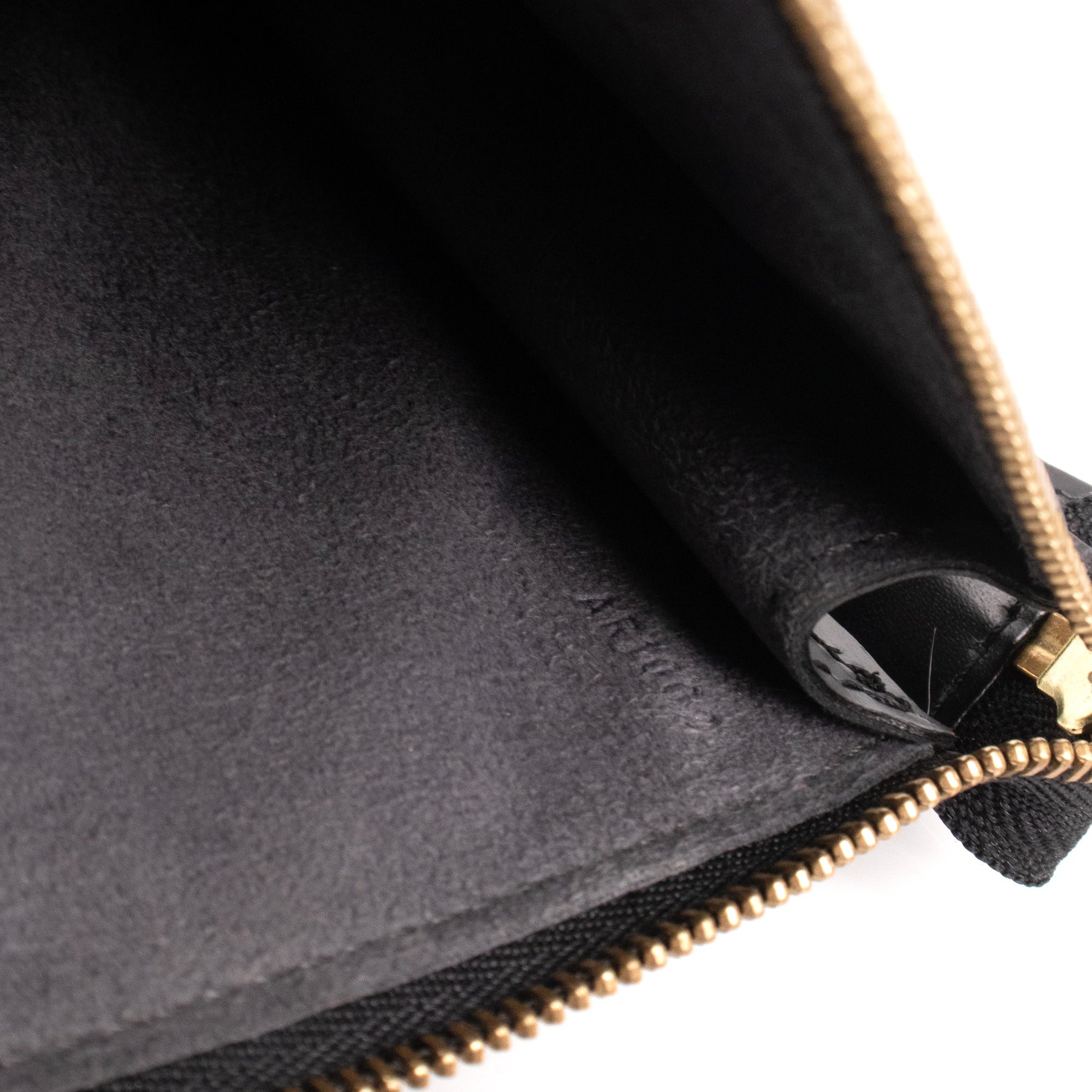 LOUIS VUITTON - Pochette Accessoires Louis Vuitton en cuir épi noir