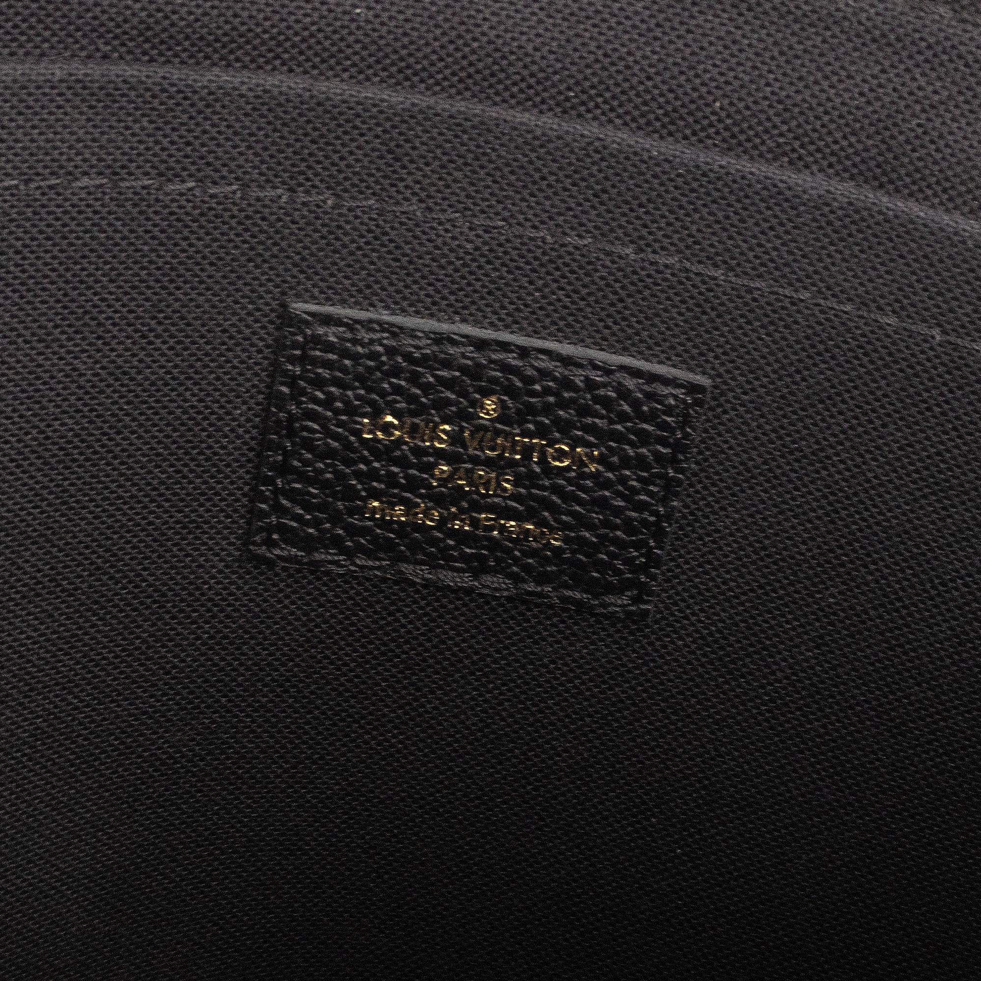 LOUIS VUITTON - Pochette Daily Pouch Louis Vuitton en cuir empreinte noir