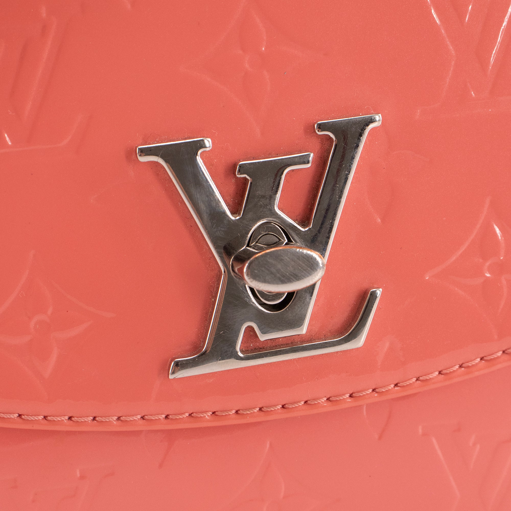 LOUIS VUITTON - Sac à bandoulière Pasadena Louis Vuitton en cuir verni rose