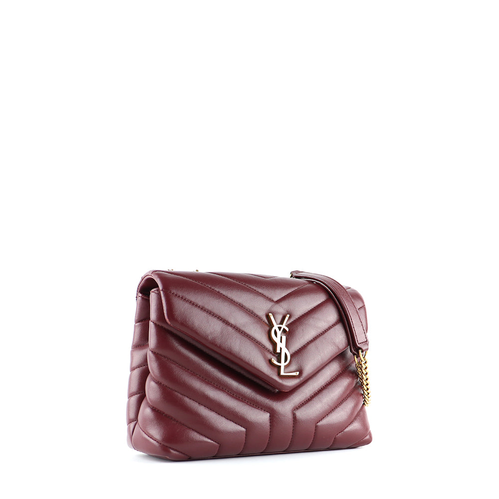 SAINT LAURENT - Sac à bandoulière Loulou small en cuir matelassé bordeaux