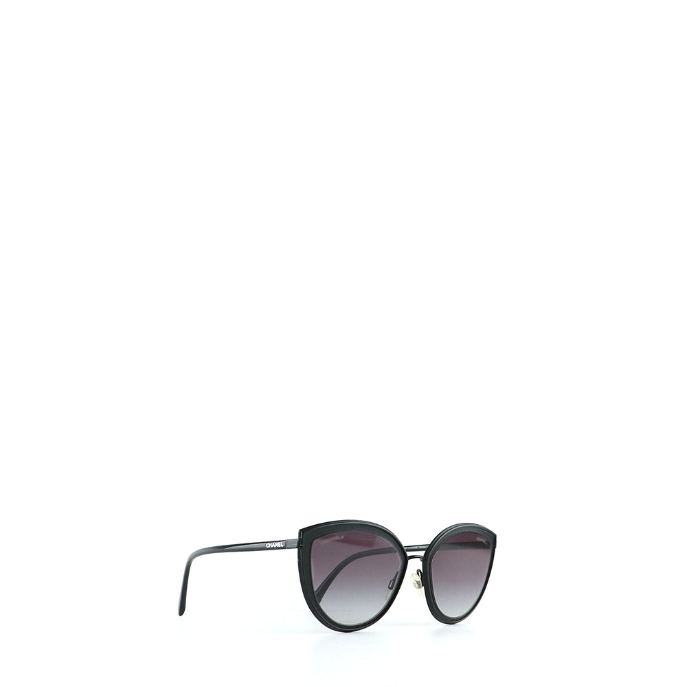CHANEL - Lunettes de soleil Papillon