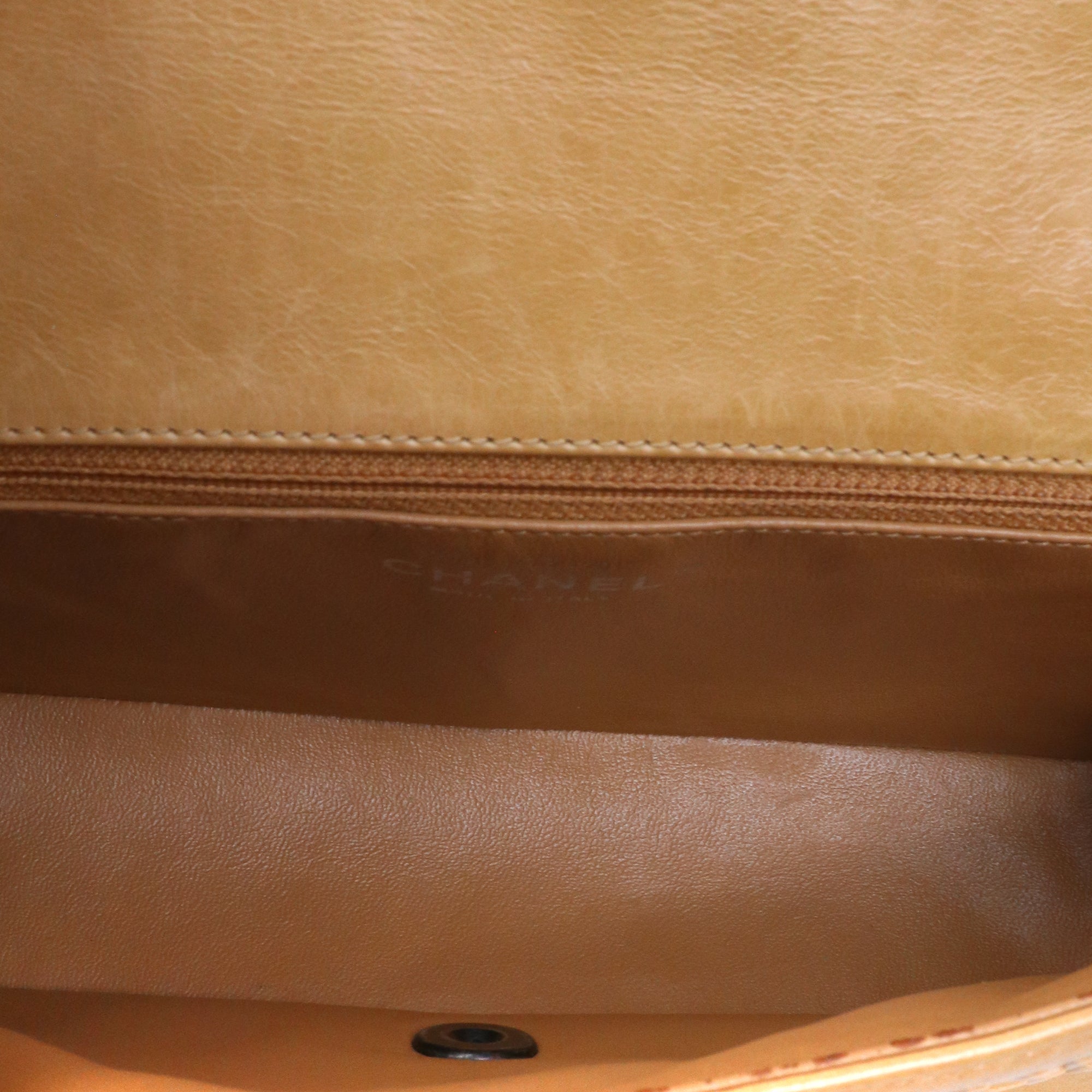 CHANEL - Sac à main Classique/Timeless Chanel édition limitée Paris Dallas cuir beige