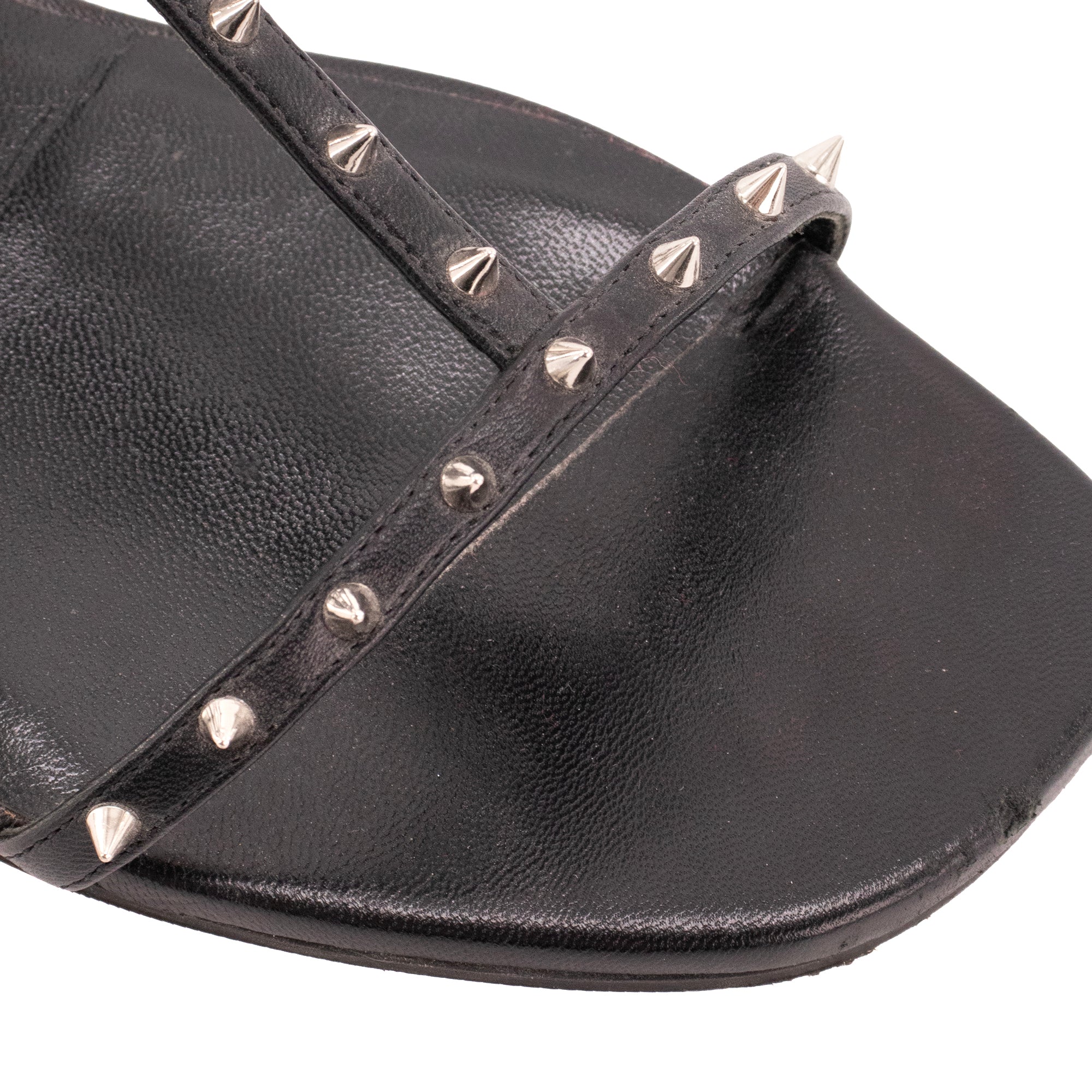 LOUBOUTIN - Sandales Bombinetta Spikes Louboutin en cuir noir ornée de clous (T36)