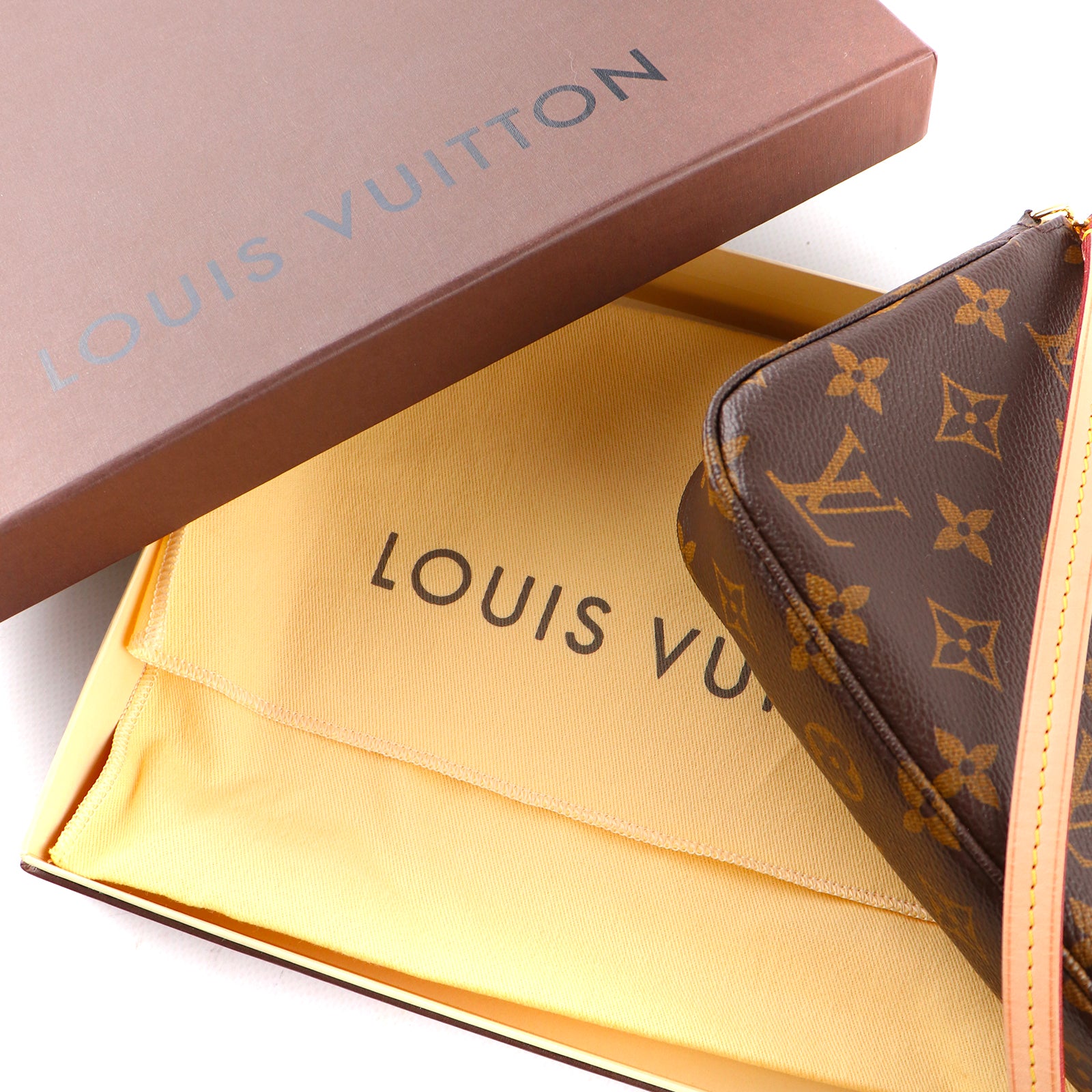 LOUIS VUITTON - Pochette Accessoires NM en toile enduite monogramme