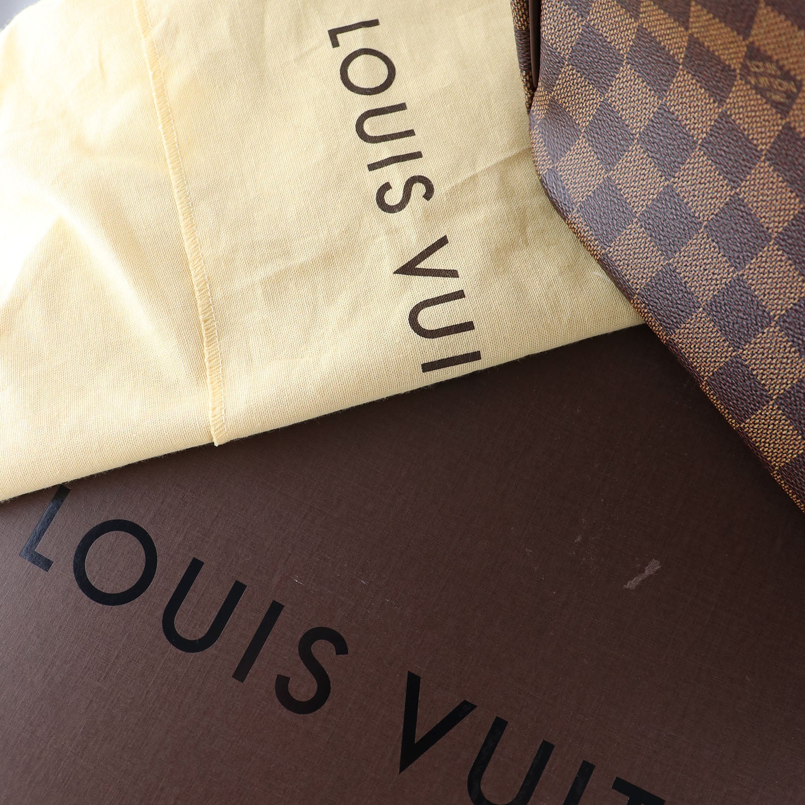 LOUIS VUITTON - Sac à main Sarria en toile damier ébène