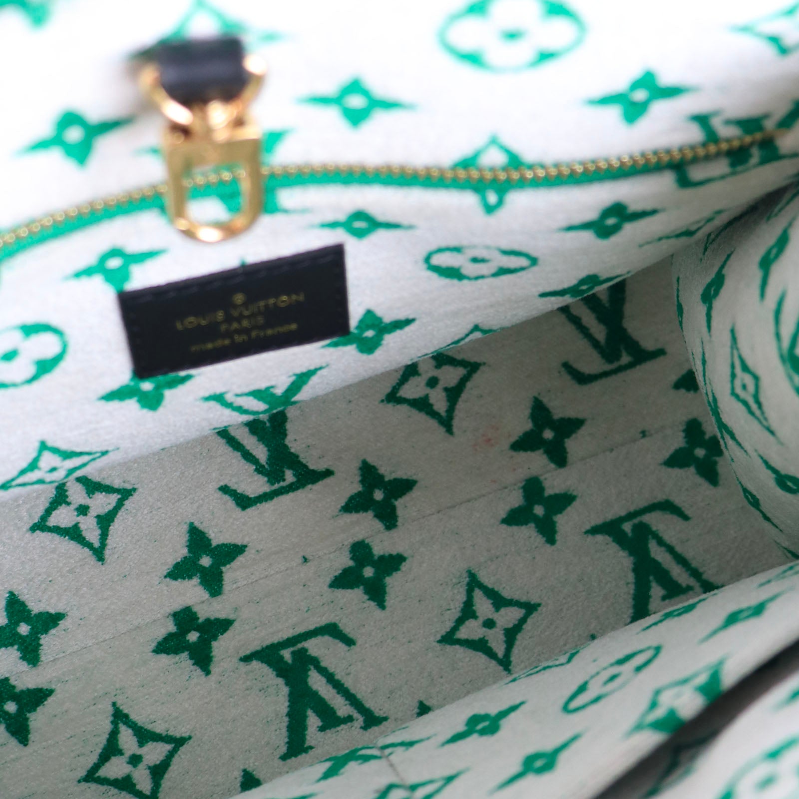 LOUIS VUITTON - Sac cabas OnTheGo en jacquard vert PM