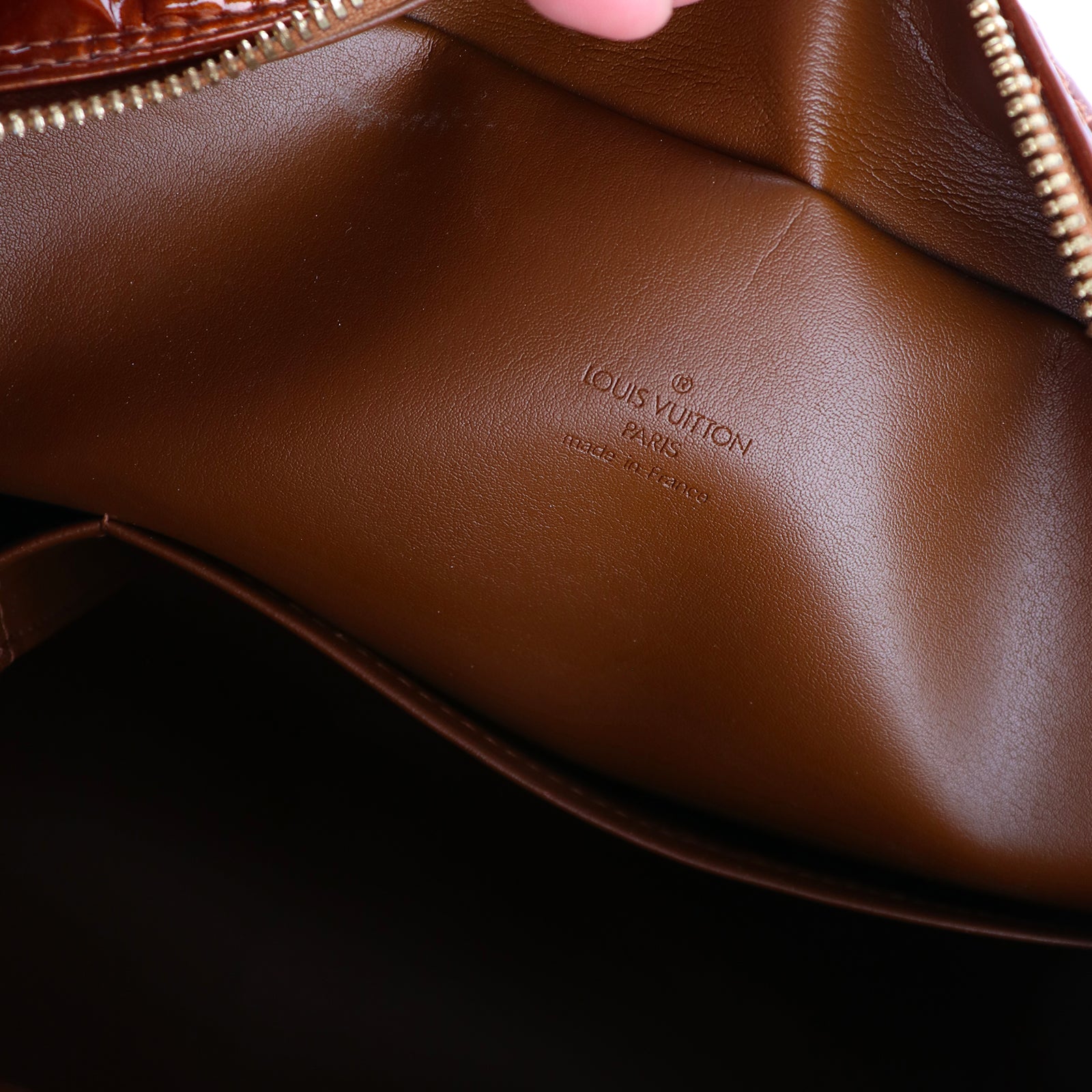 LOUIS VUITTON - Sac à main Tompkins en cuir verni empreinte monogramme