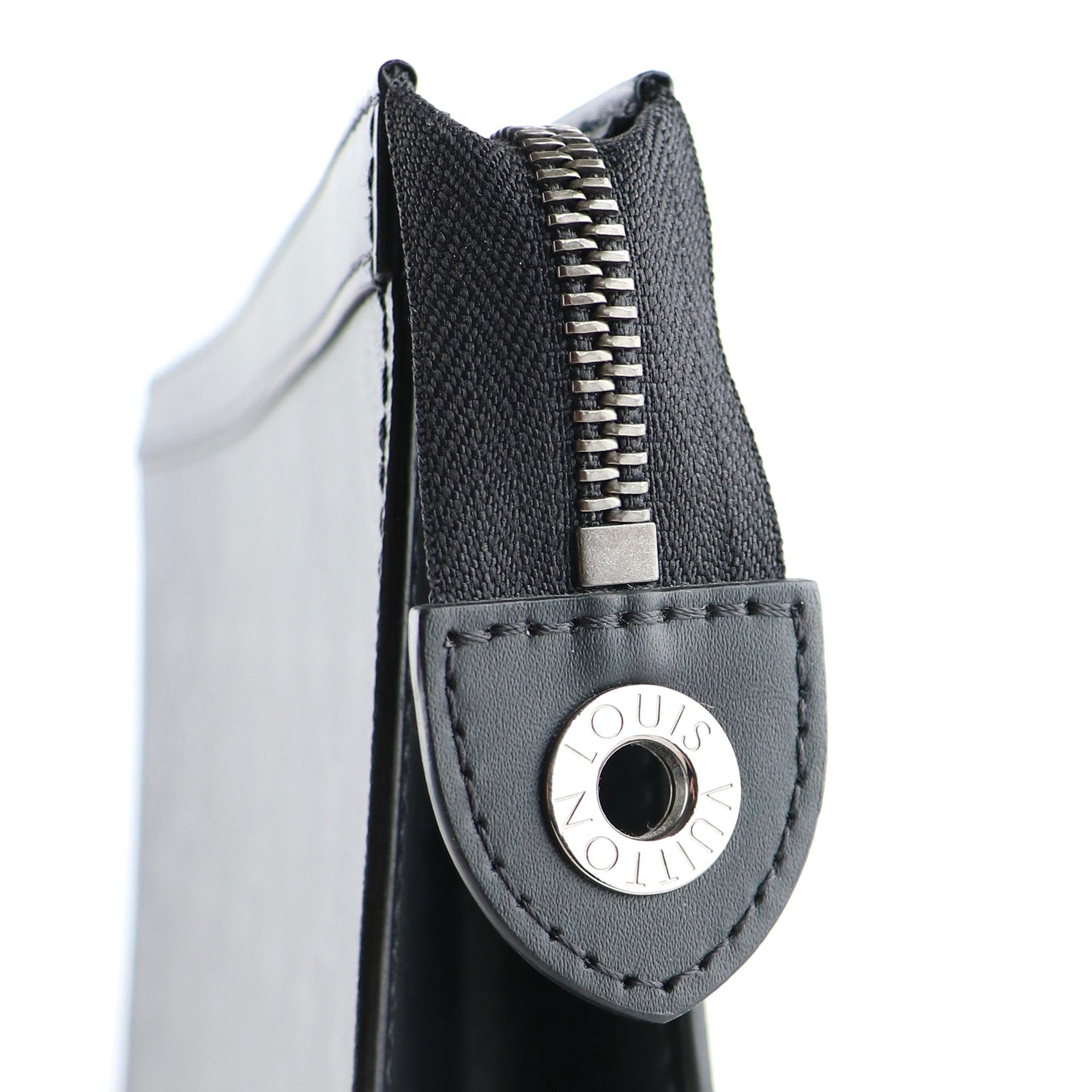 LOUIS VUITTON - Pochette voyage MM en monogramme Éclipse