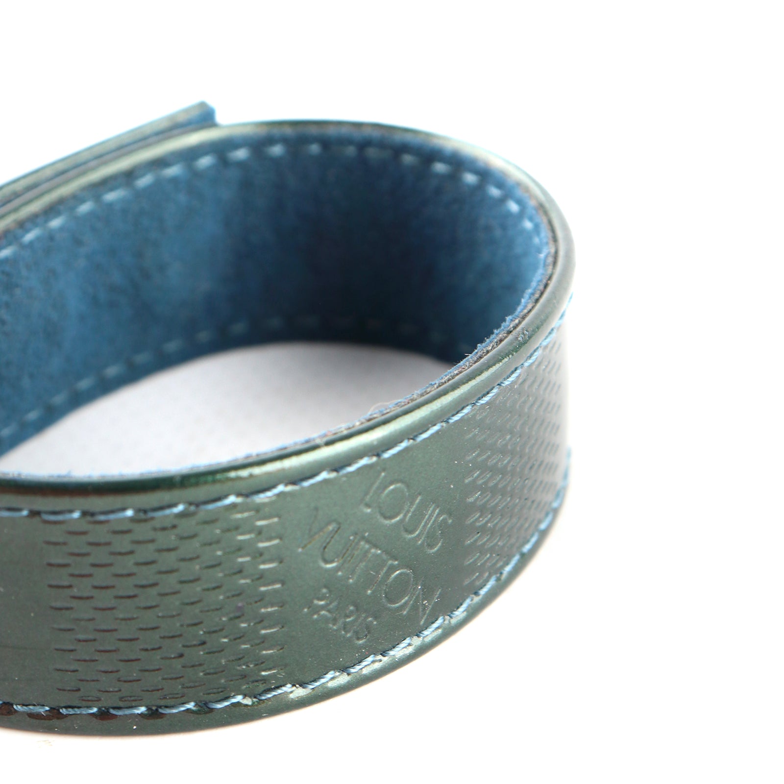 LOUIS VUITTON - Bracelet en cuir verni empreinte