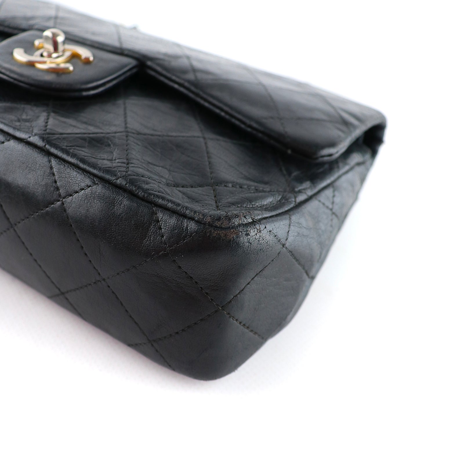 CHANEL - Sac à main Timeless 23 double flap en cuir matelassé noir vintage