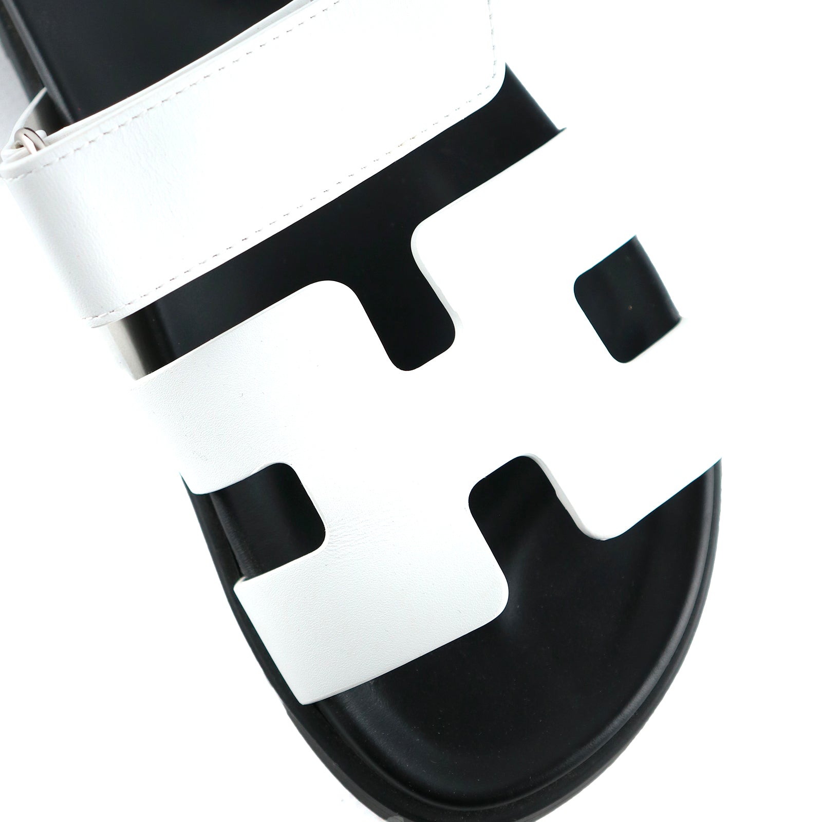 HERMÈS - Chypre sandals in white leather (T34.5)