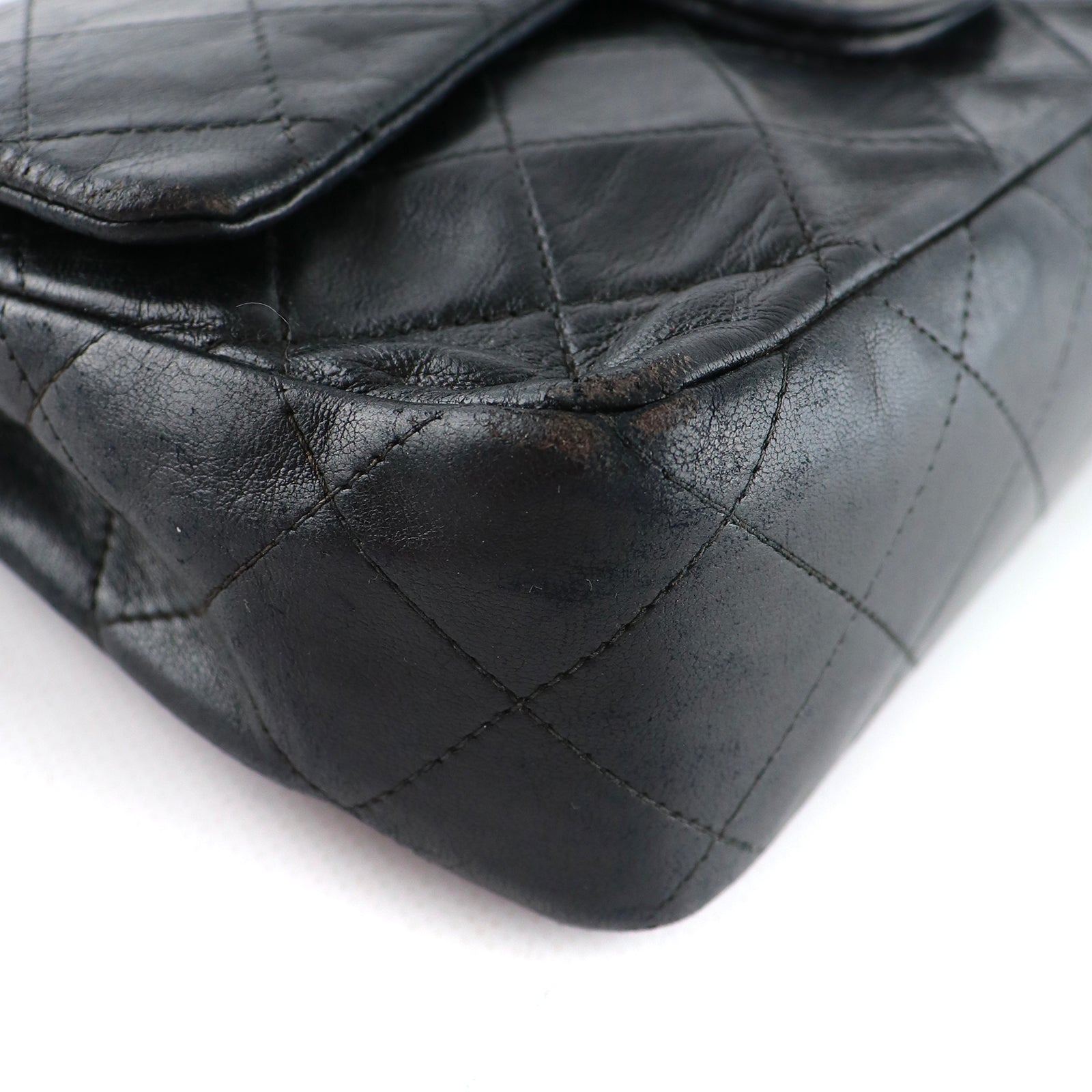 CHANEL - Sac à main Timeless 23 double flap en cuir matelassé noir vintage