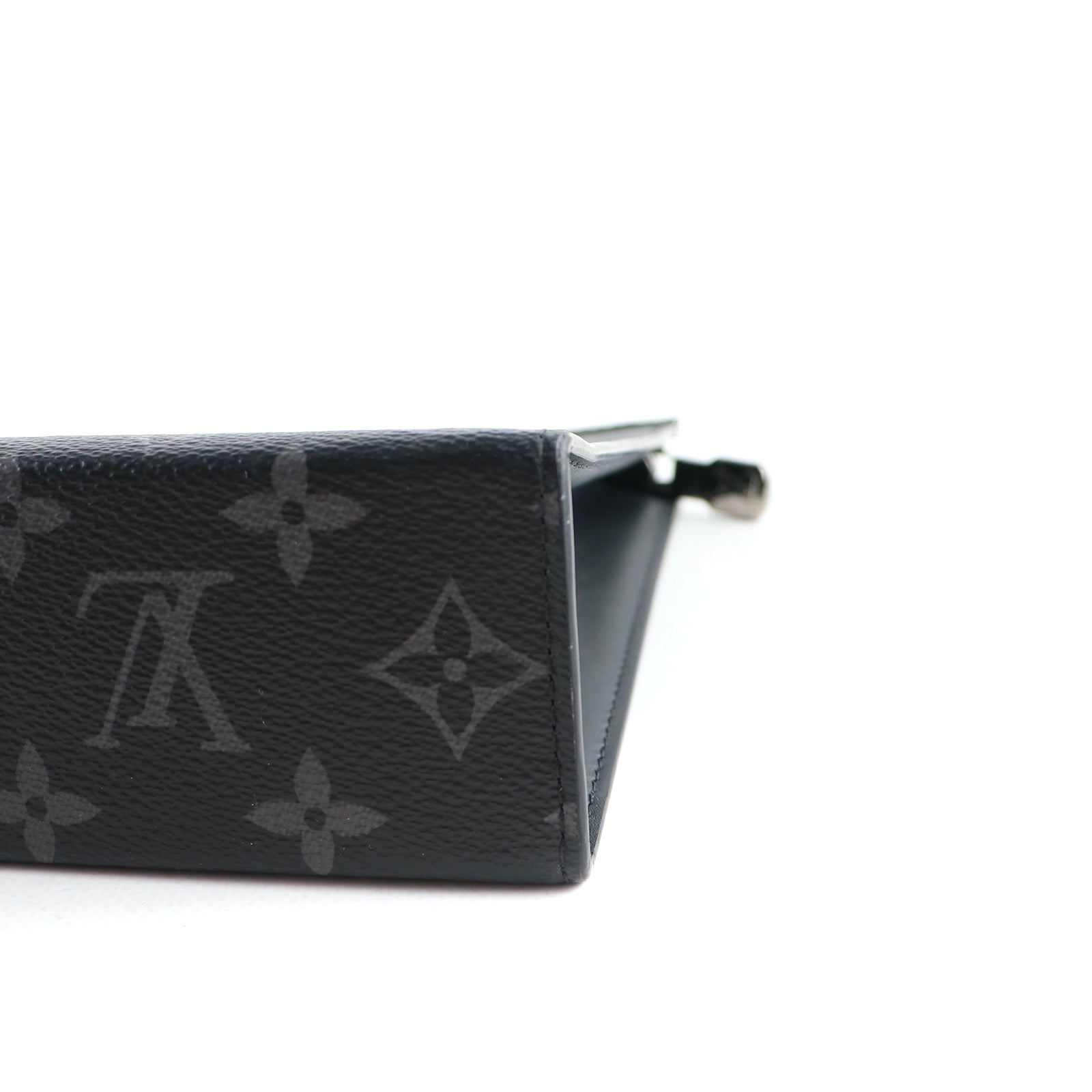 LOUIS VUITTON - Pochette voyage MM en monogramme Éclipse