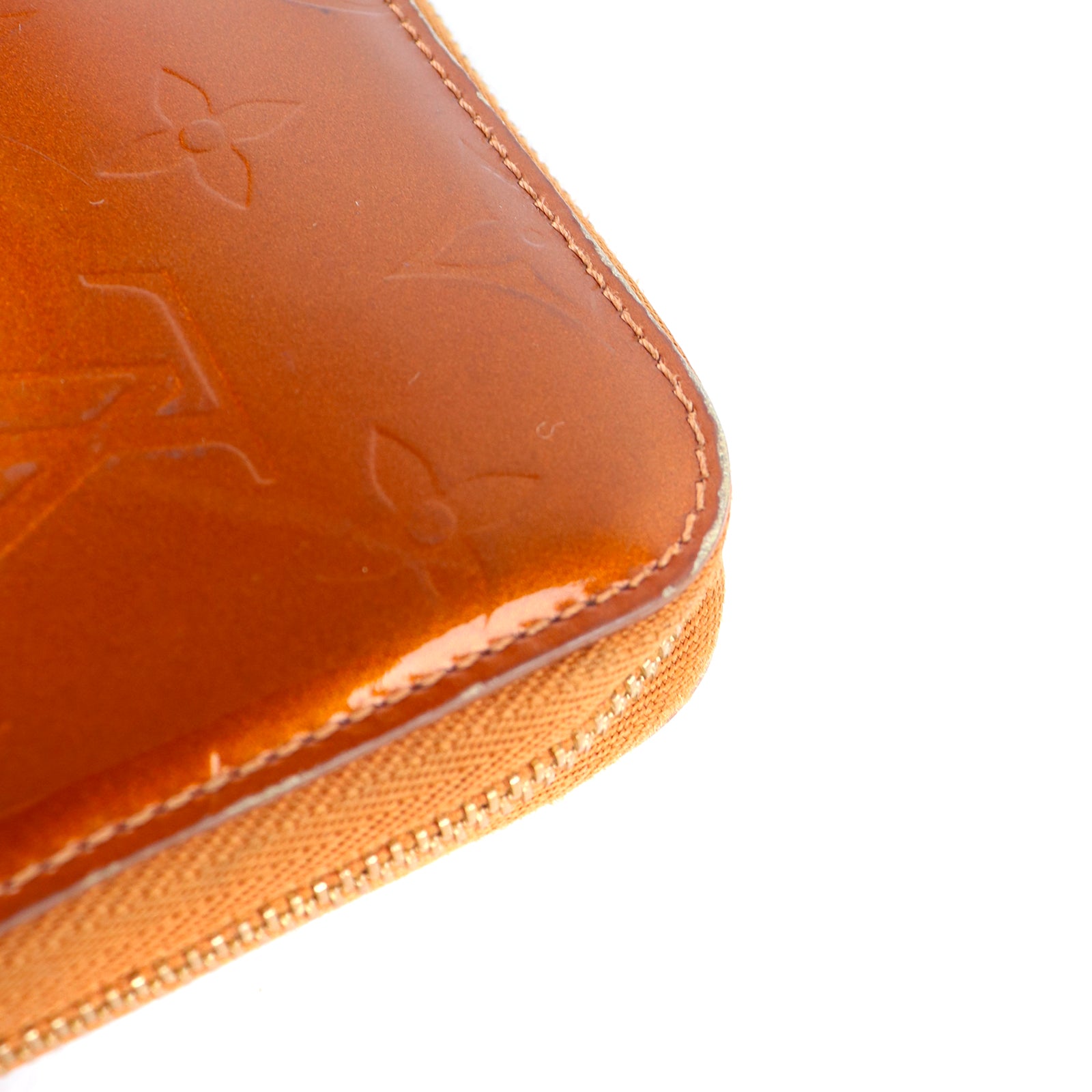 LOUIS VUITTON - Portefeuille en cuir empreinte monogramme verni doré