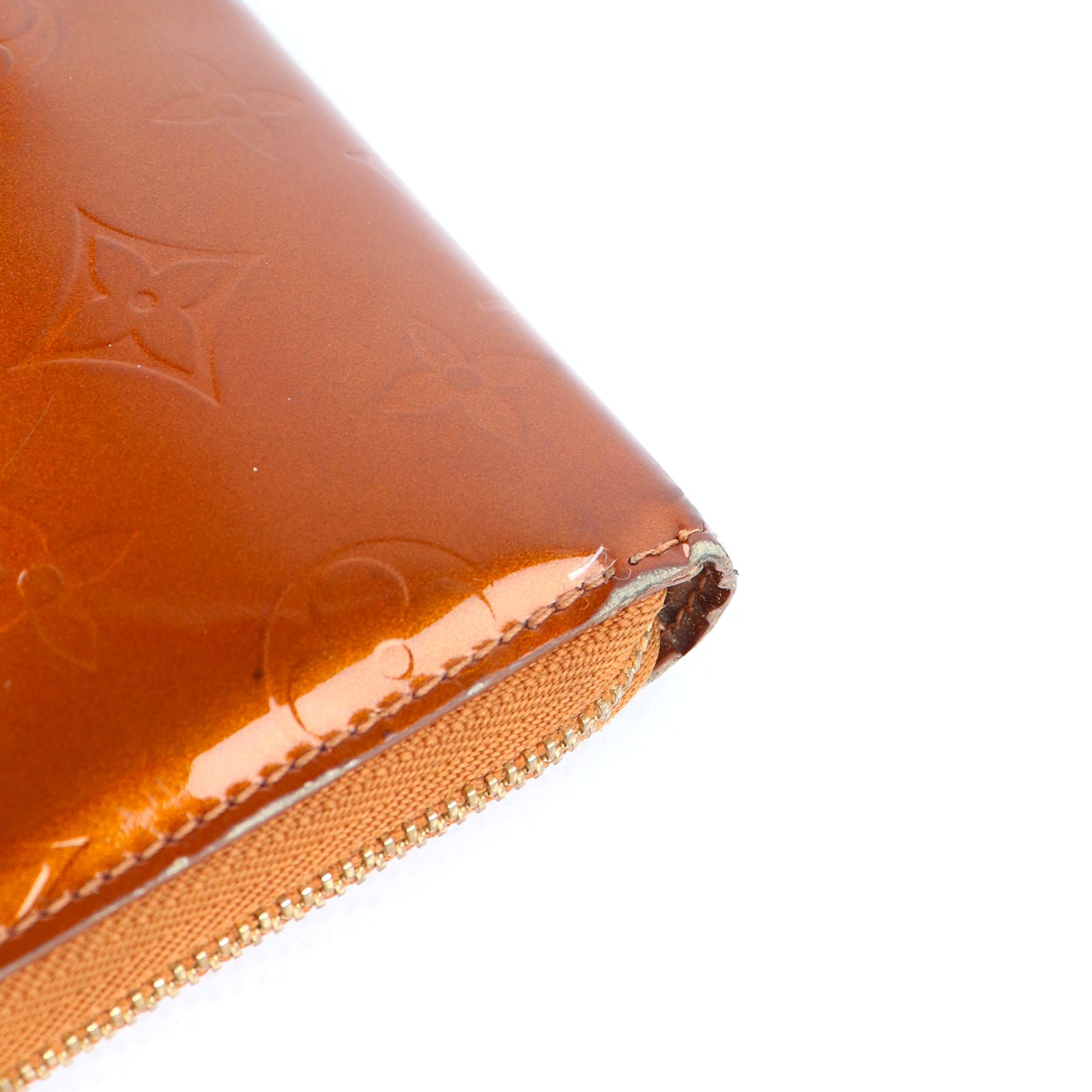 LOUIS VUITTON - Portefeuille en cuir empreinte monogramme verni doré