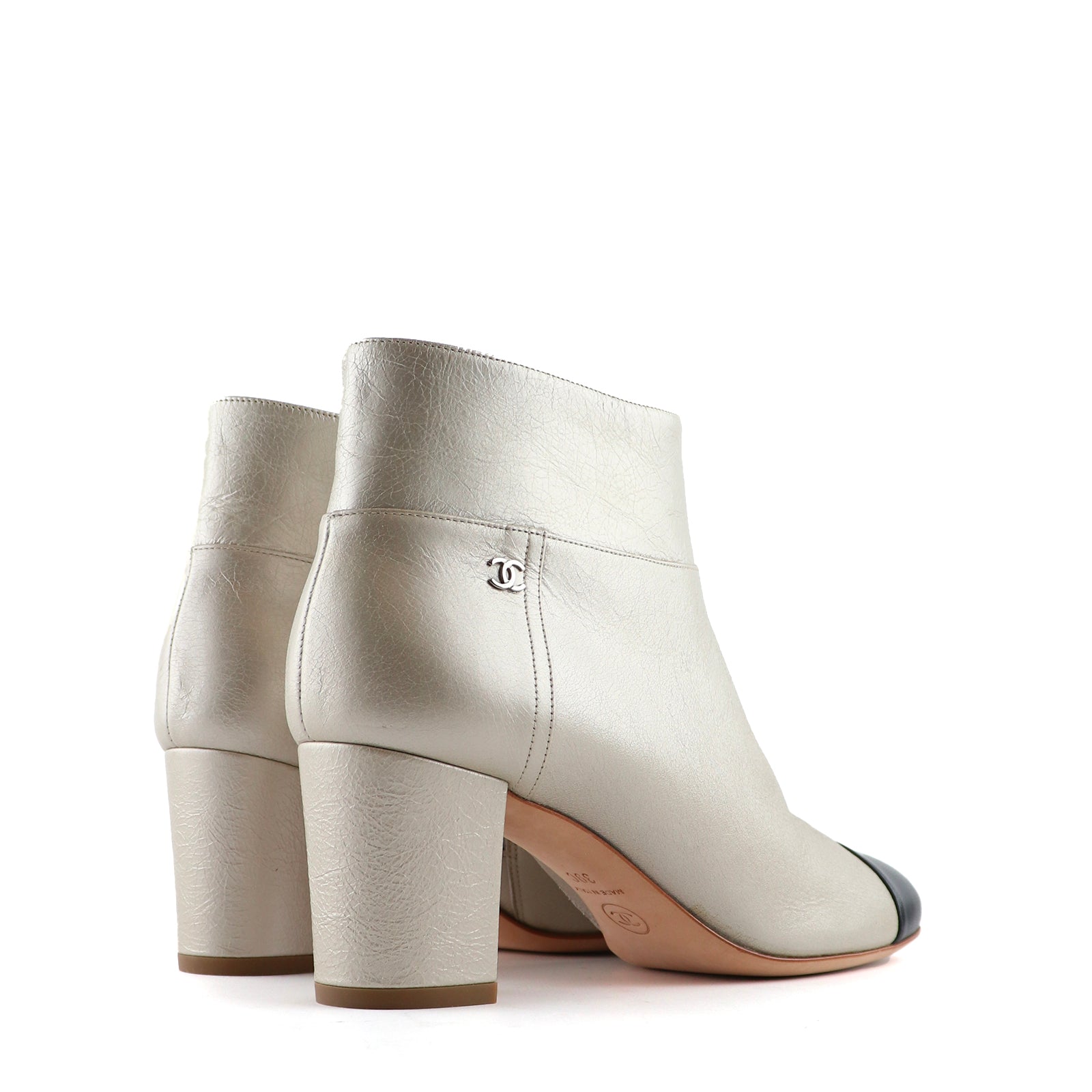 CHANEL - Silver leather ankle boots (T39)