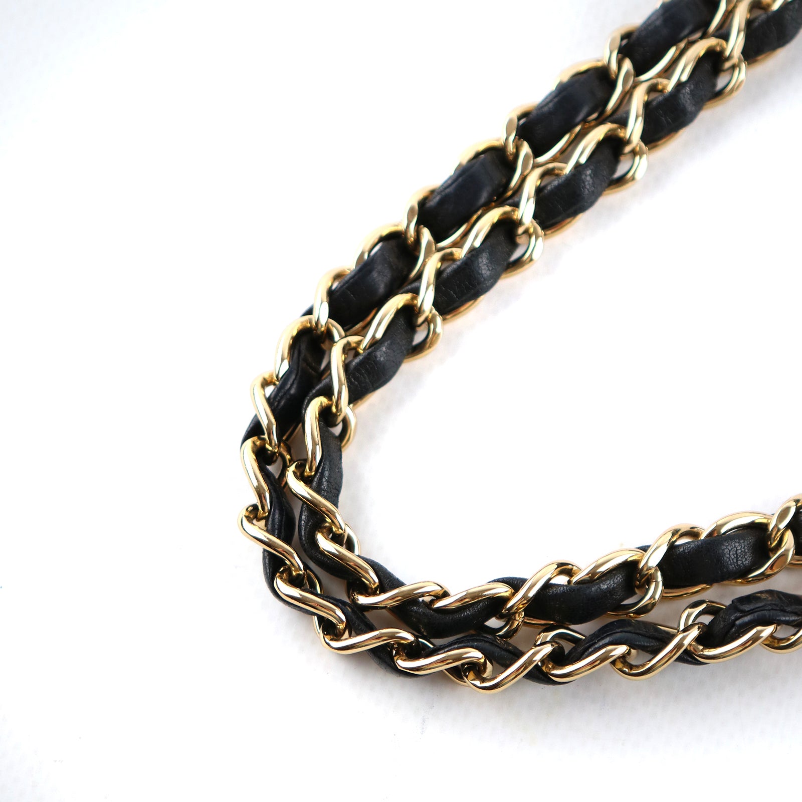 CHANEL - Sac à main Timeless 26 double flap en cuir matelassé noir vintage