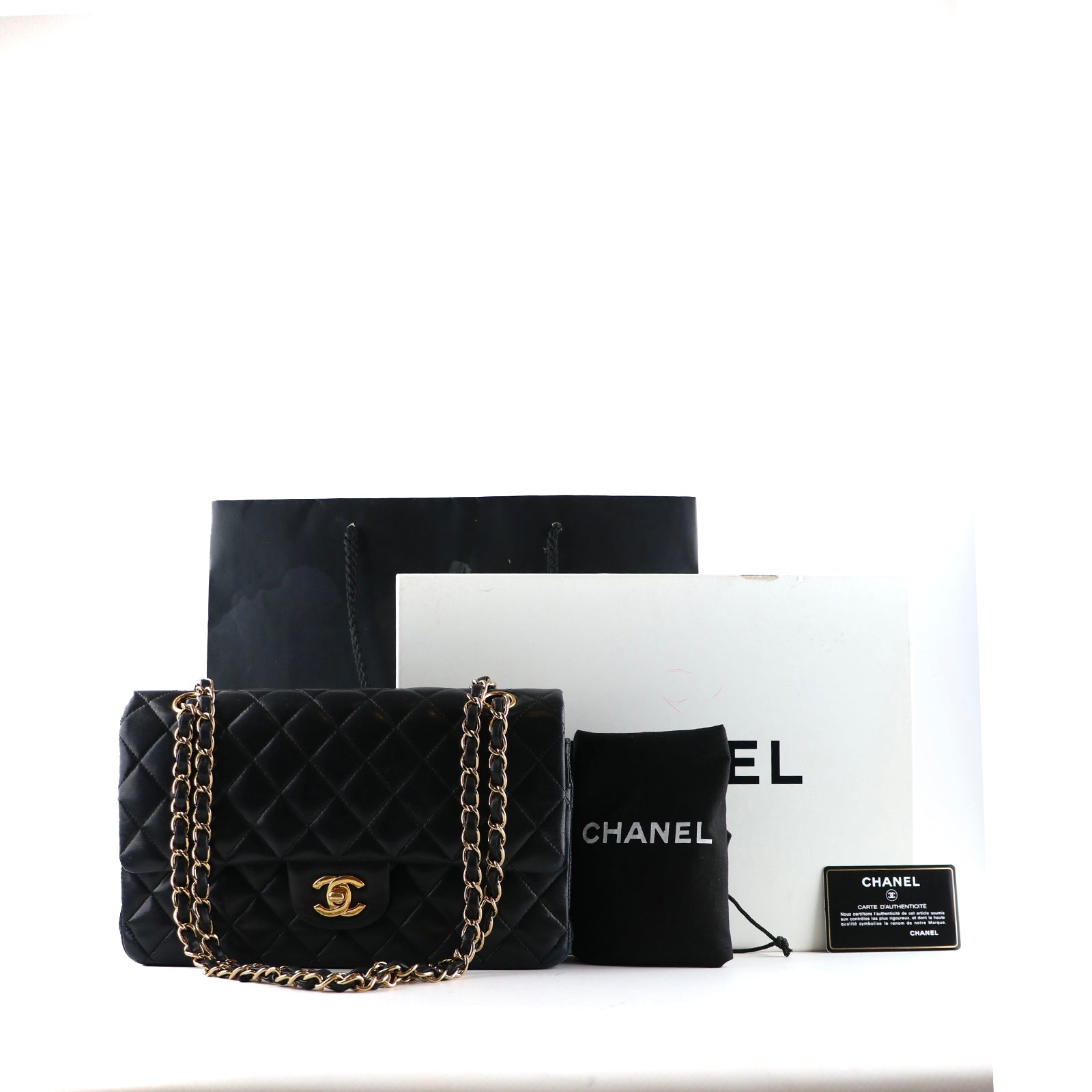 CHANEL - Sac à main Timeless 26 double flap en cuir matelassé noir vintage