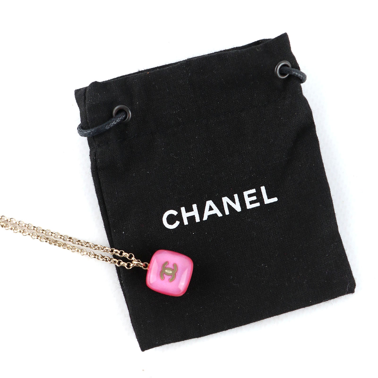 CHANEL - Collier cube CC