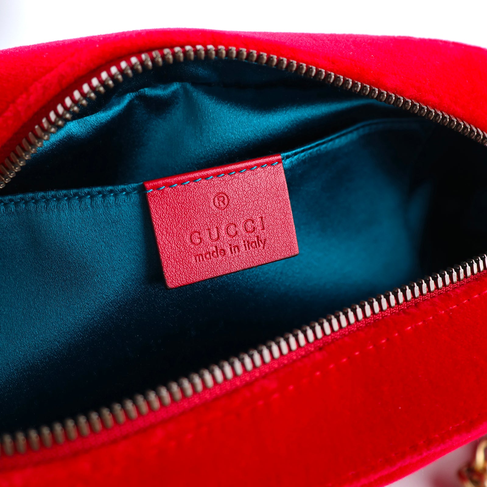 GUCCI - Sac à épaule Caméra petite taille Marmont matelassé en velours rouge