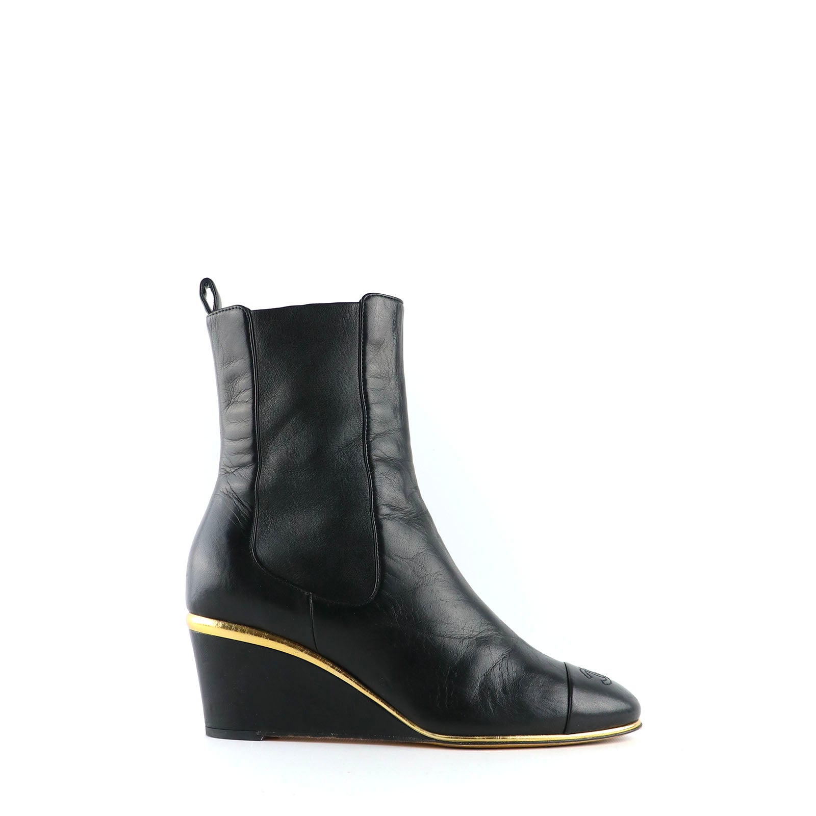CHANEL - Bottines compensées en cuir noir (T37)