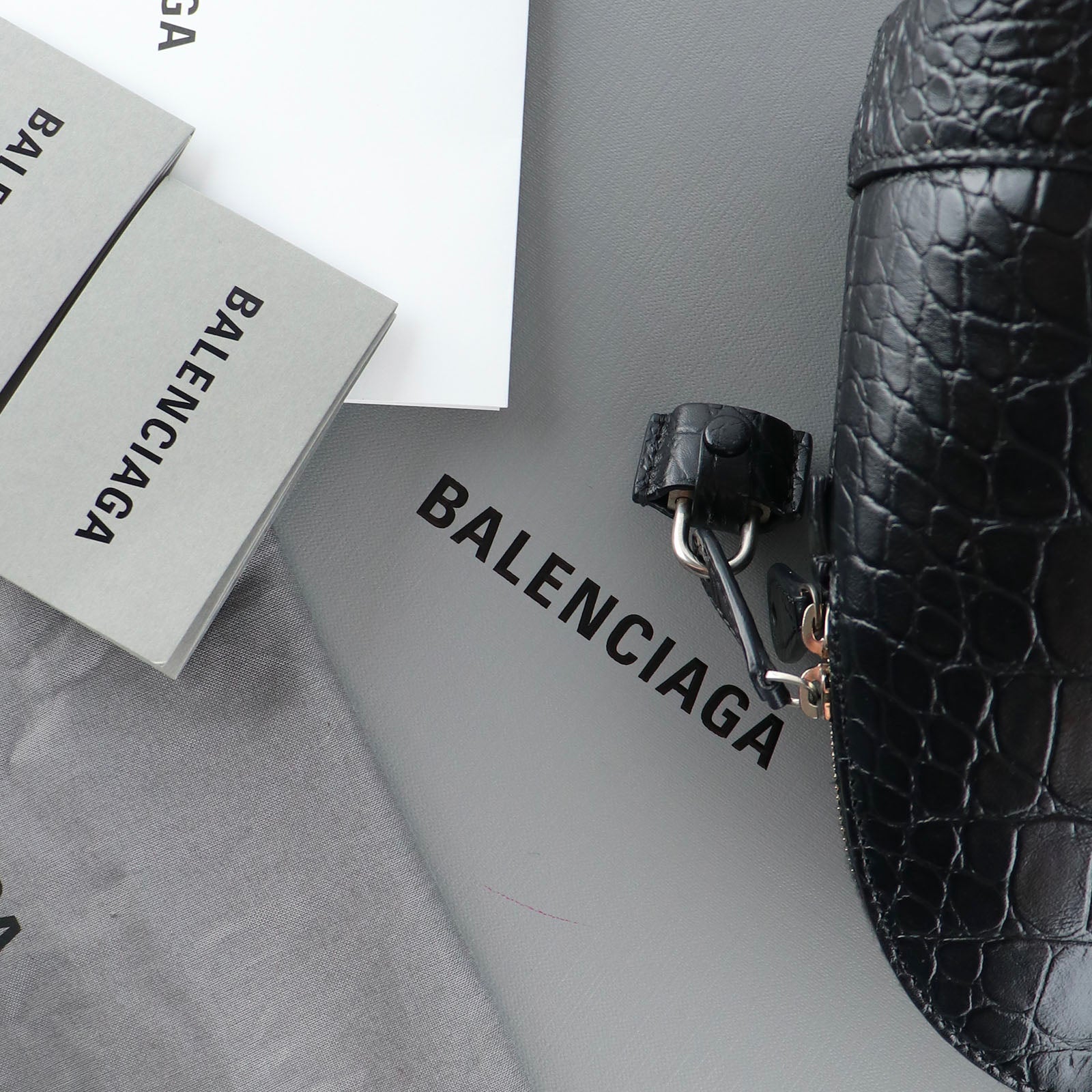 BALENCIAGA - Sac à bandoulière Ville Top Handle cuir embossé croco noir