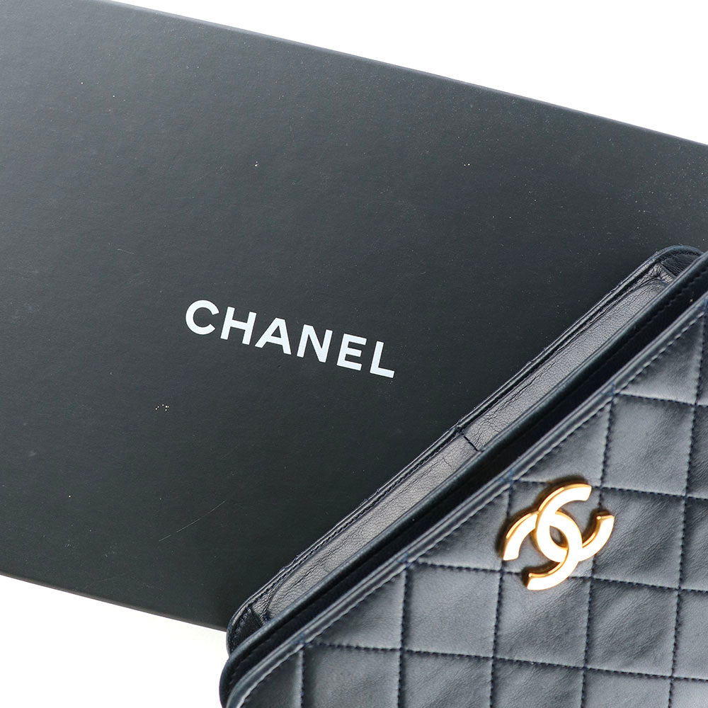 CHANEL - Sac classique à rabat vintage en cuir bleu marine