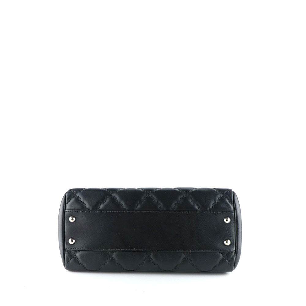 CHANEL - Sac à main Hamptons en cuir noir matelassé