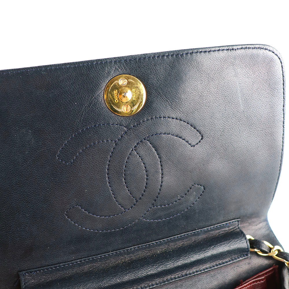 CHANEL - Sac classique à rabat vintage en cuir bleu marine