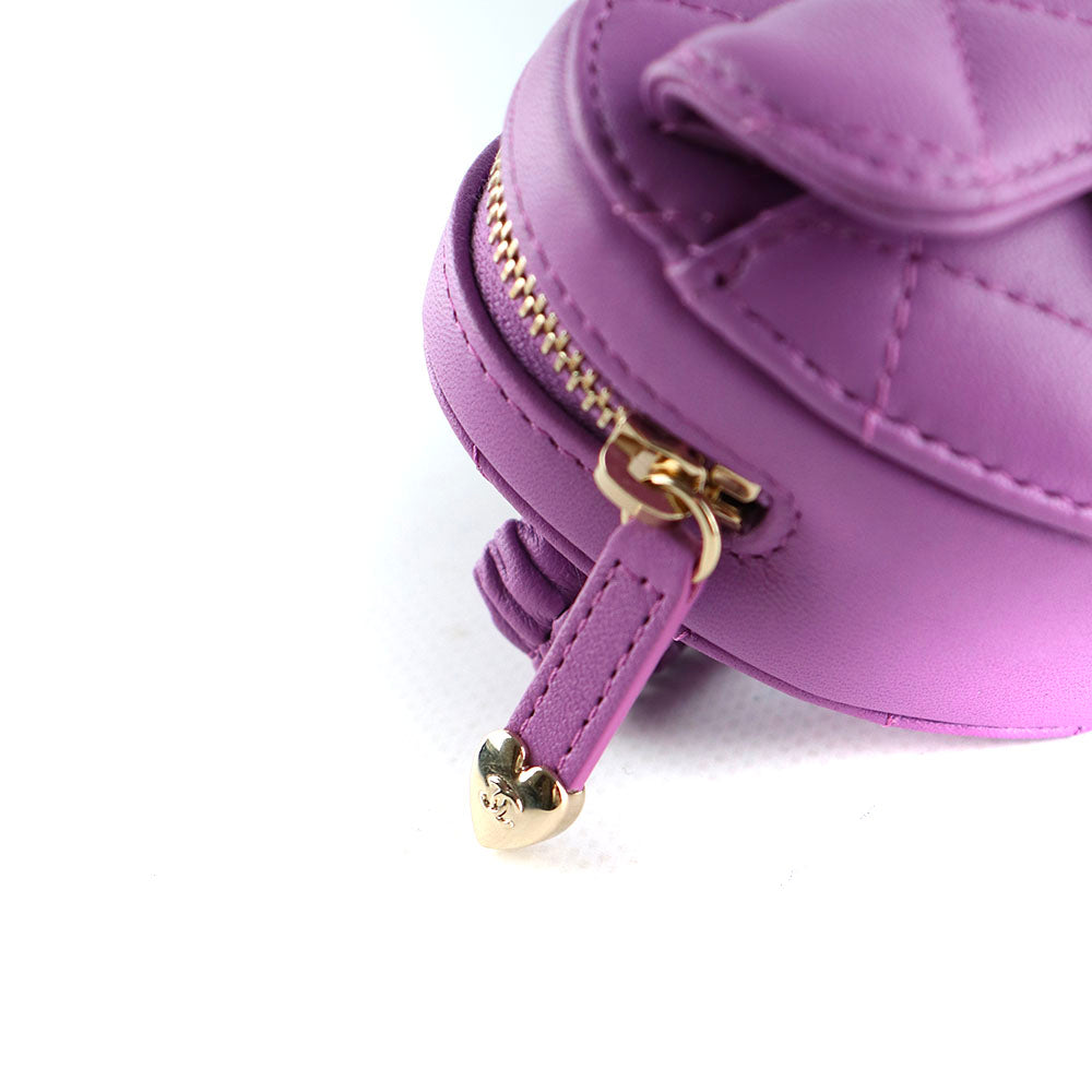 CHANEL - Porte monnaie Cœur en cuir matelassé avec élastique